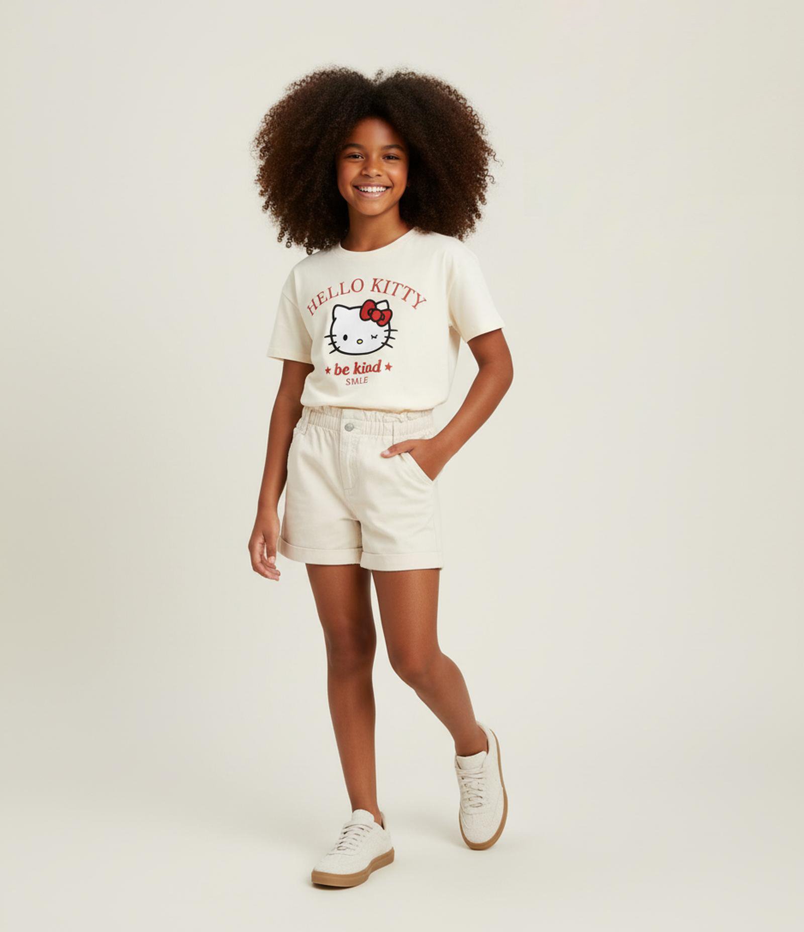Camiseta Oversizes Infantil com Estampa e Lettering Hello Kitty Tam 5 a 14 Anos Bege 1
