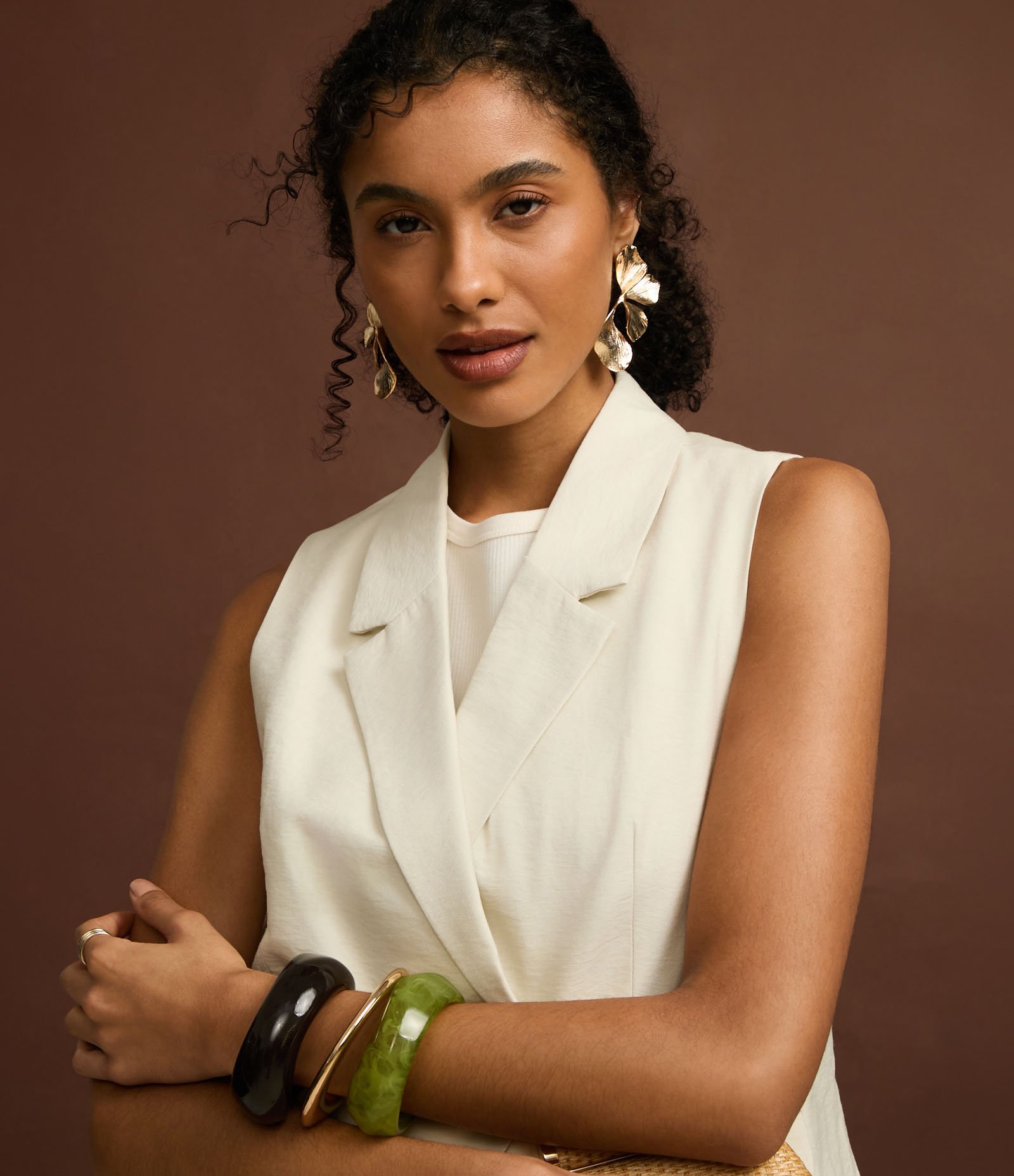 Colete Longo em Viscose com Gola Blazer e Botão Floral Bege 6