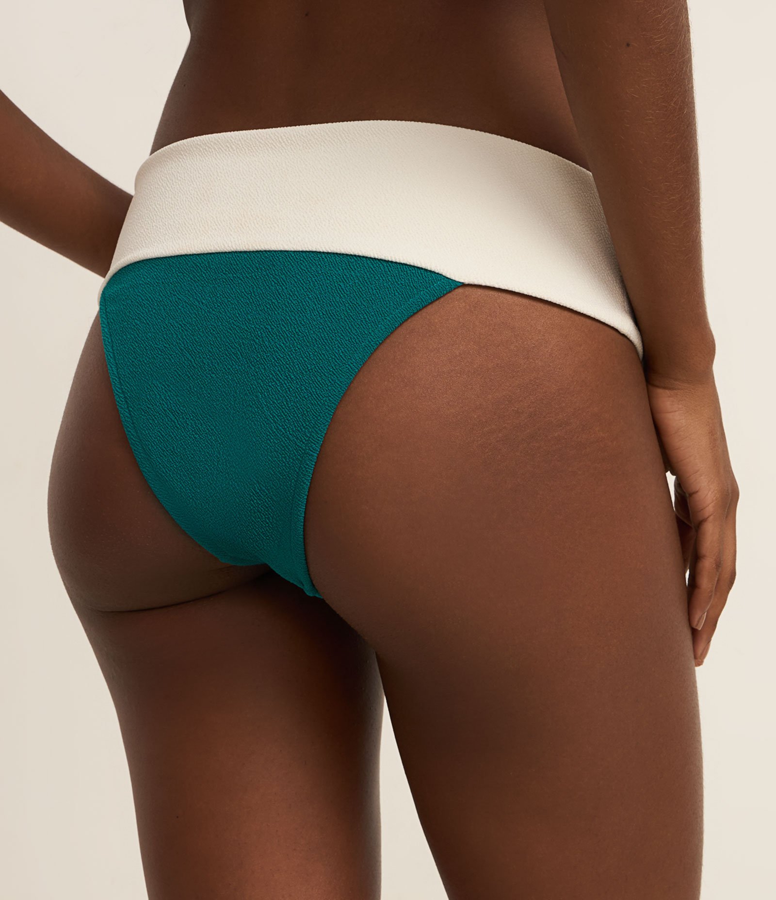Biquíni Calcinha Pala Larga em Microfibra Bloco de Cor Verde 4