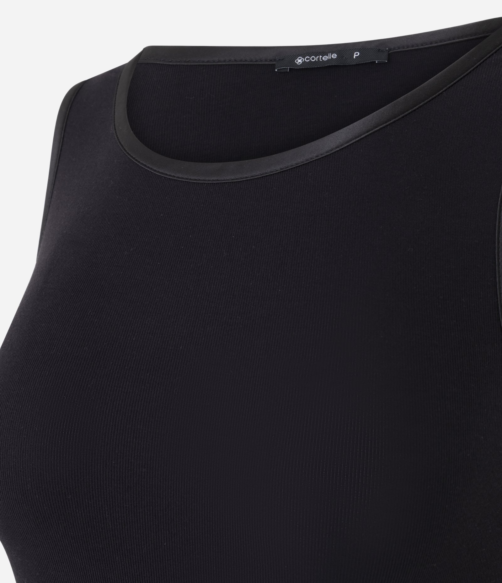 Blusa Básica em Viscose com Gola Redonda Preto 2