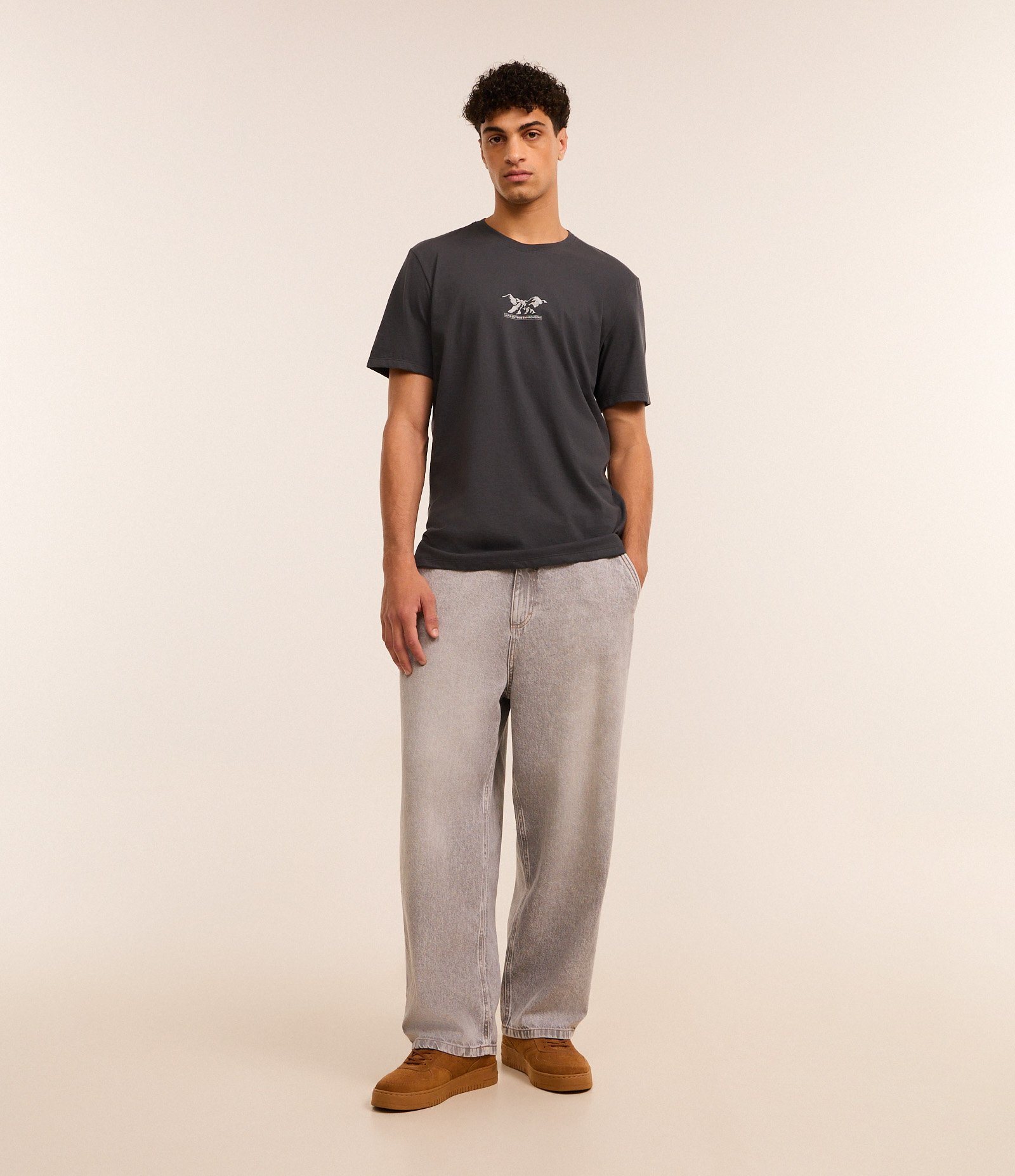 Camiseta T-Shirt em Algodão com Estampa Montanha Cinza 2