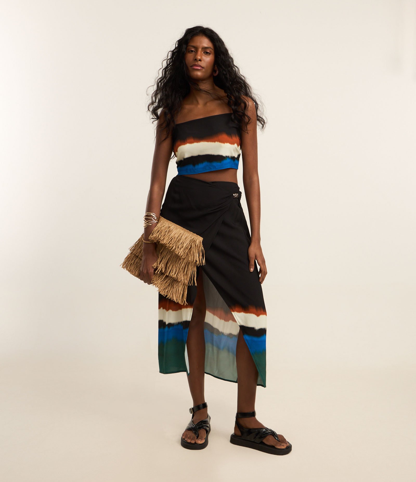 Saída de Praia Saia Transpassada em Viscose com Estampa Aquarelada Preto 1