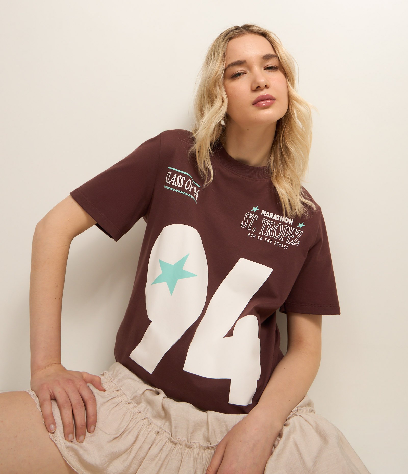 Camiseta Alongada em Algodão com Estampa 94 Marrom 1