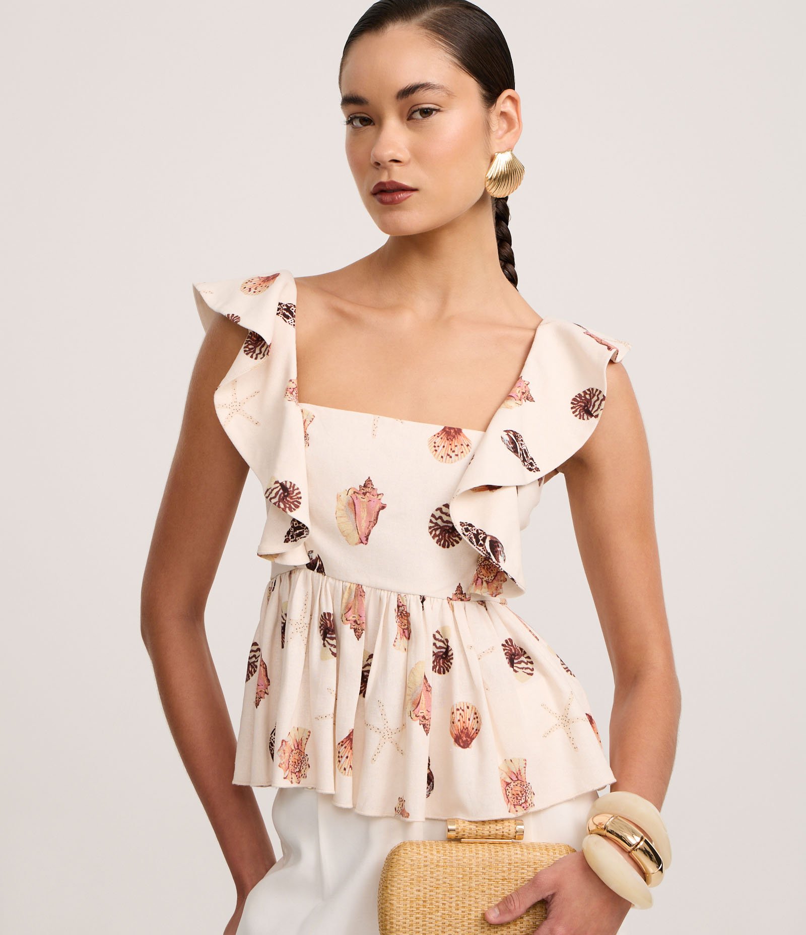 Blusa em Viscolinho com Alça de Babado e Estampa Concha Off White 1