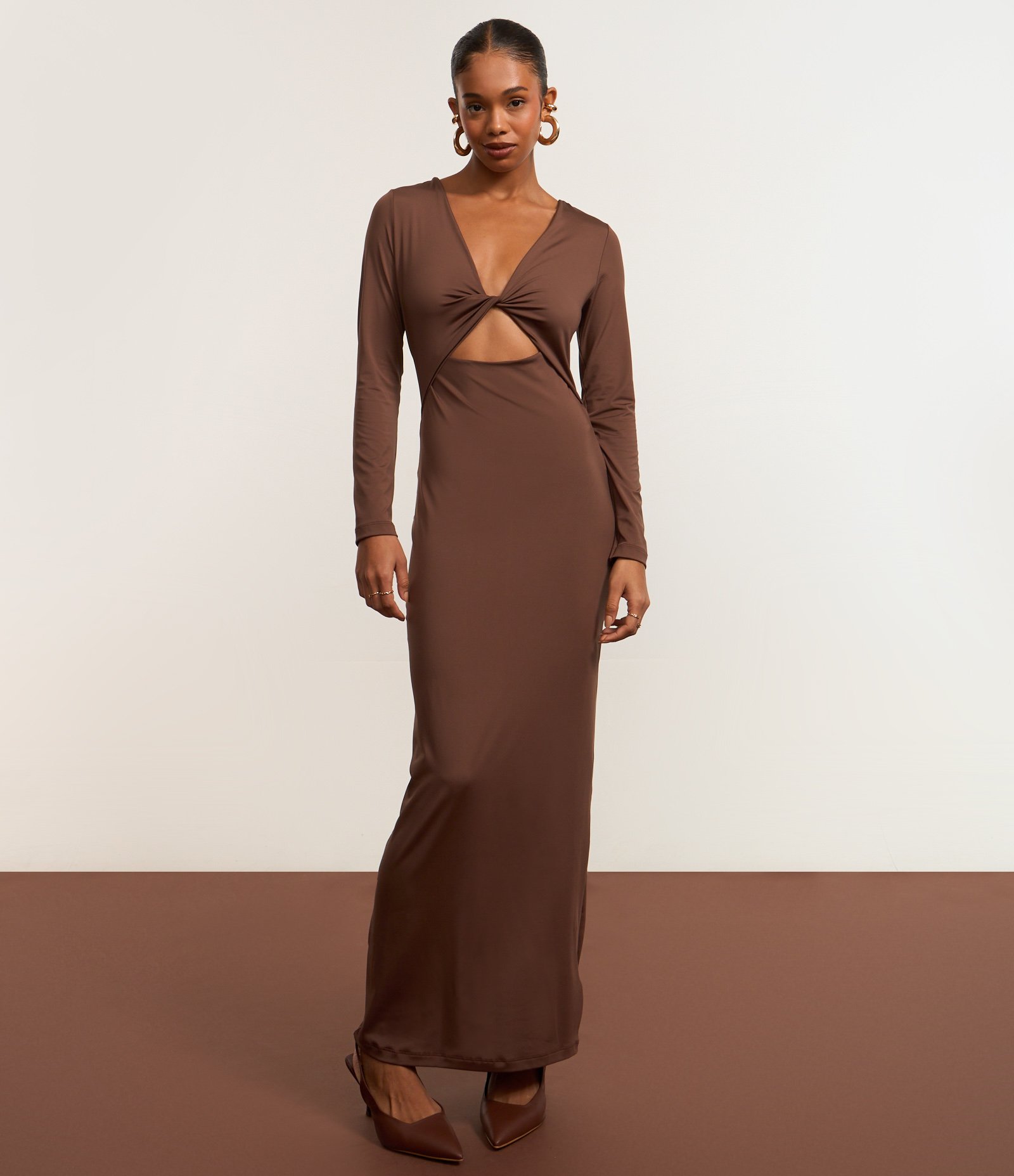 Vestido Longo em Microfibra com Torcido no Busto Marrom 4