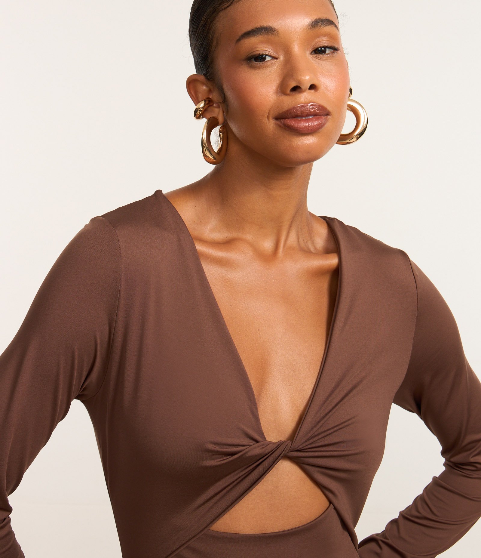 Vestido Longo em Microfibra com Torcido no Busto Marrom 3