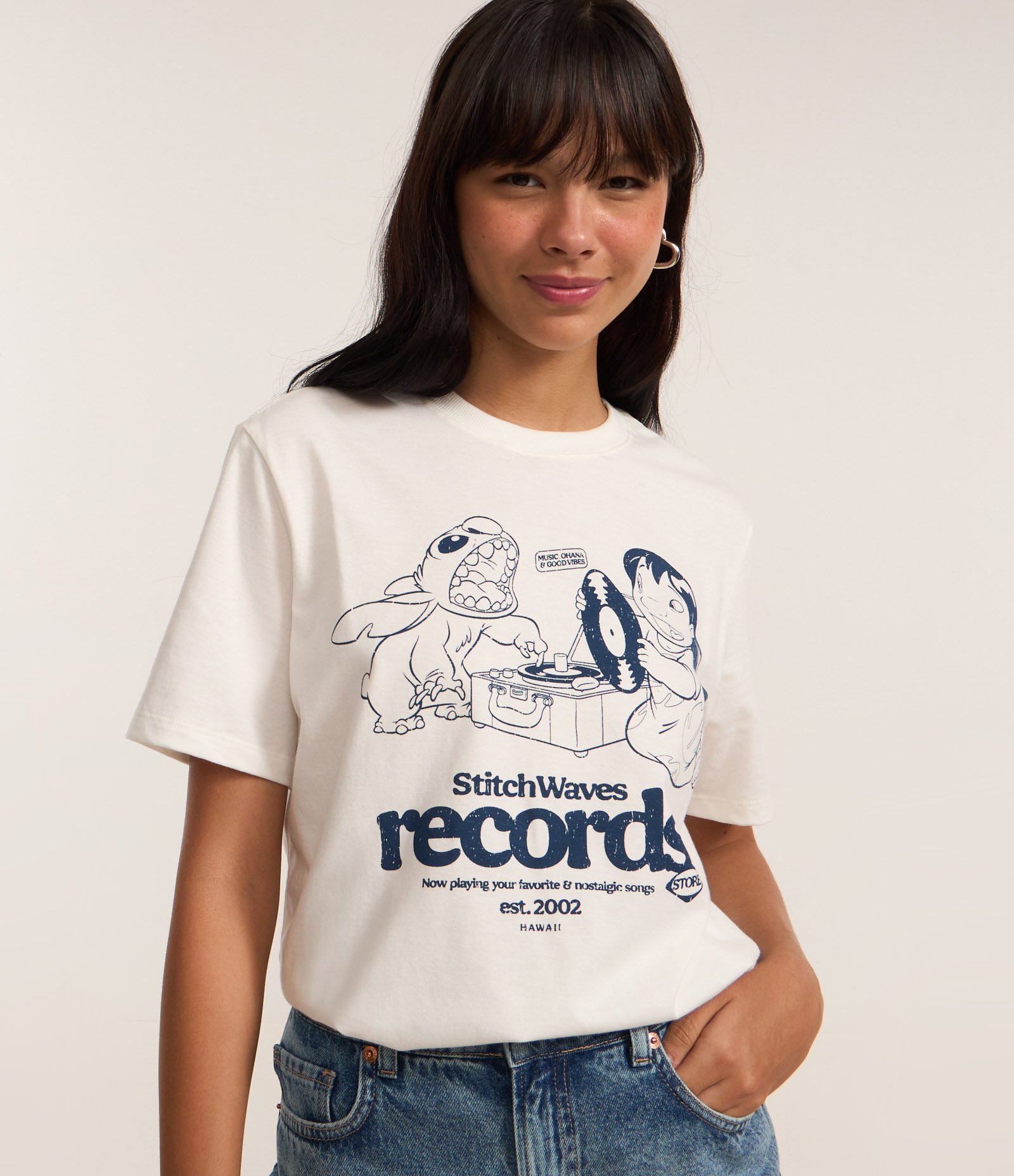 Camiseta T-Shirt em Algodão com Estampa Lilo & Stitich Records Branco Neve 3