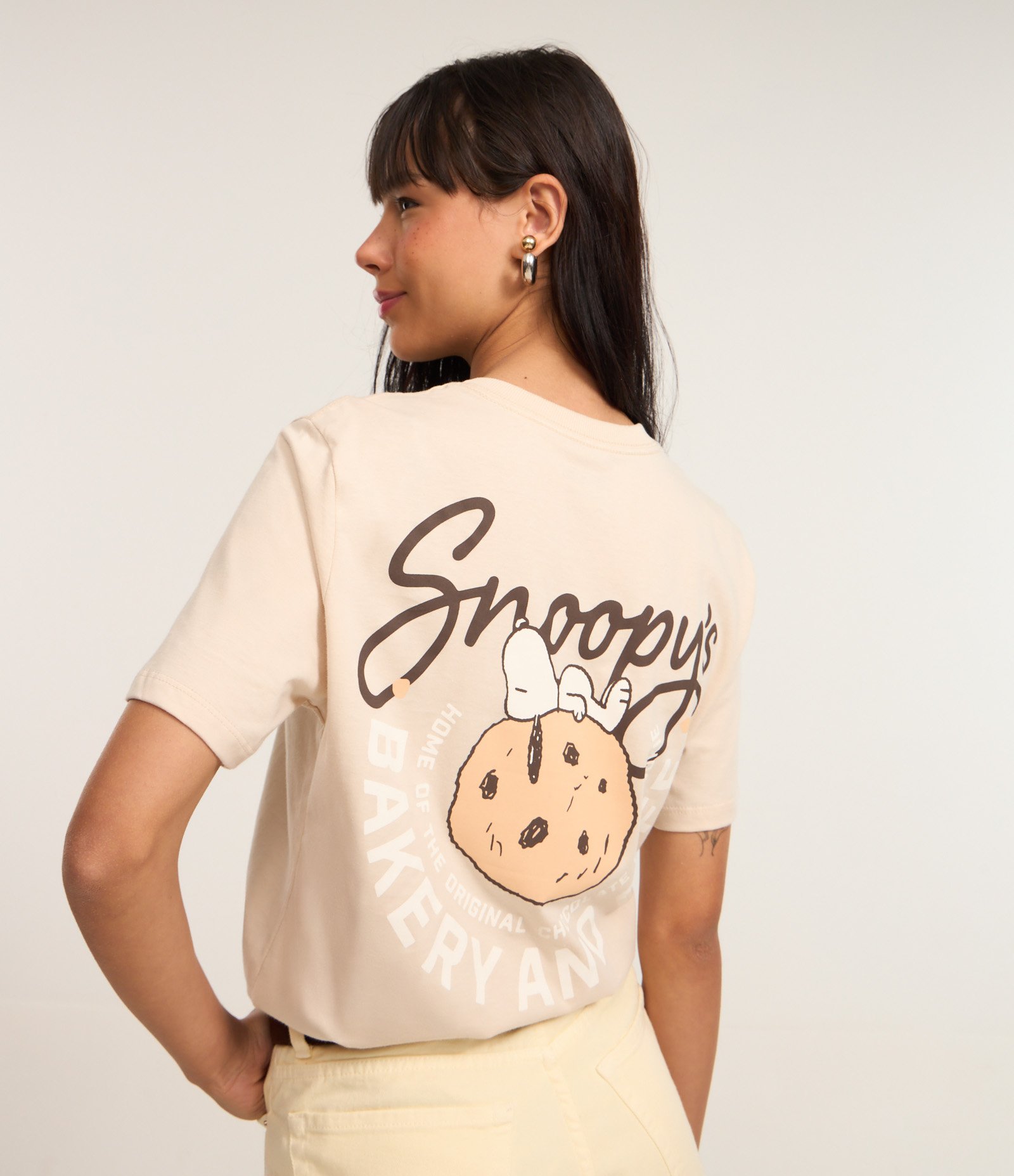 Camiseta Alongada em Algodão com Estampa Snoopy Bakery Bege 1