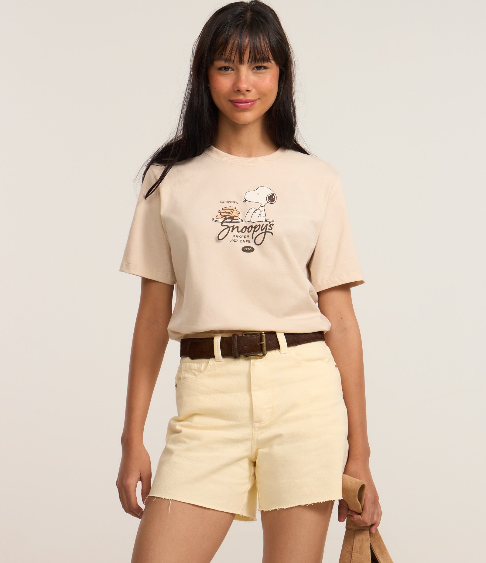 Camiseta Alongada em Algodão com Estampa Snoopy Bakery Bege 3