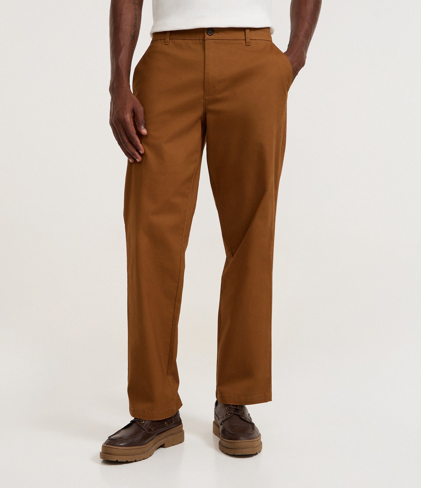 Calça Reta em Sarja Peletizada Marrom 2