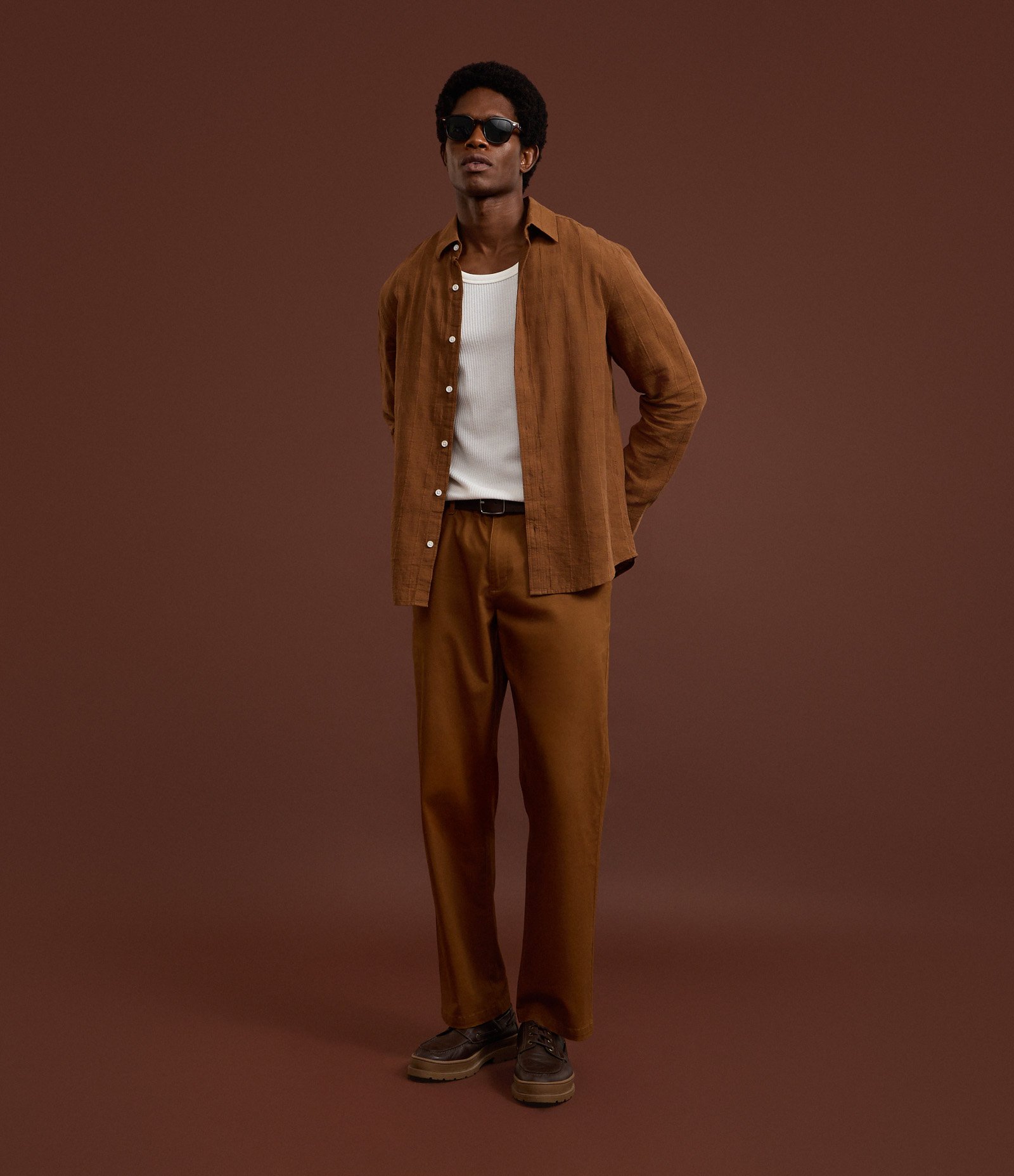 Calça Reta em Sarja Peletizada Marrom 3