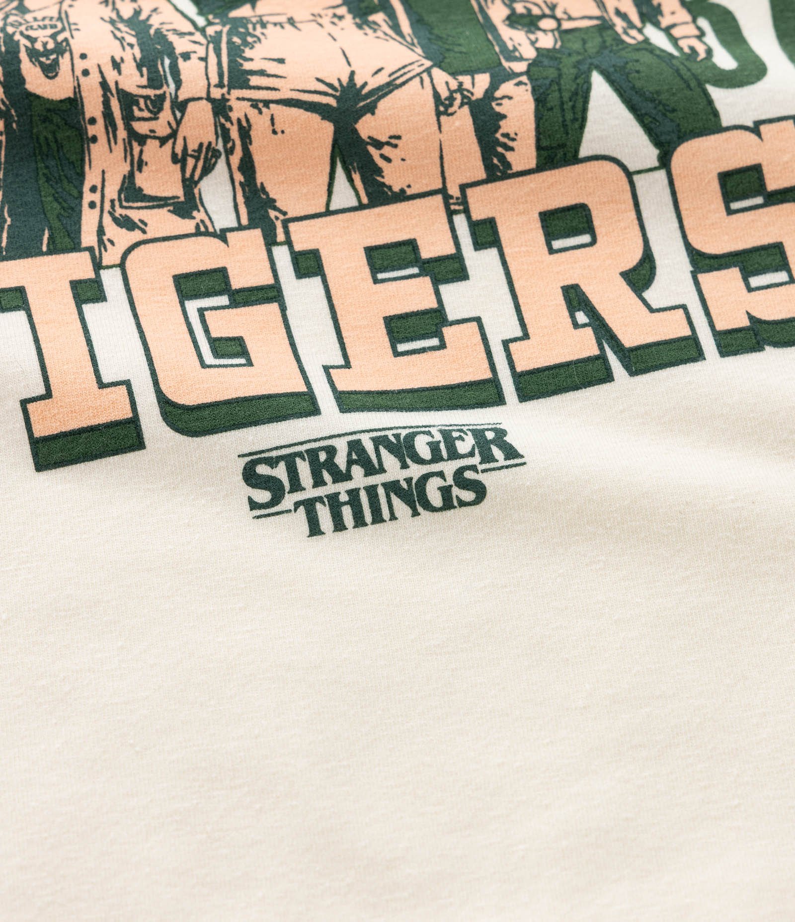 Camiseta Infantil com Estampa Stranger Things - Tam 5 a 14 Anos Bege 4