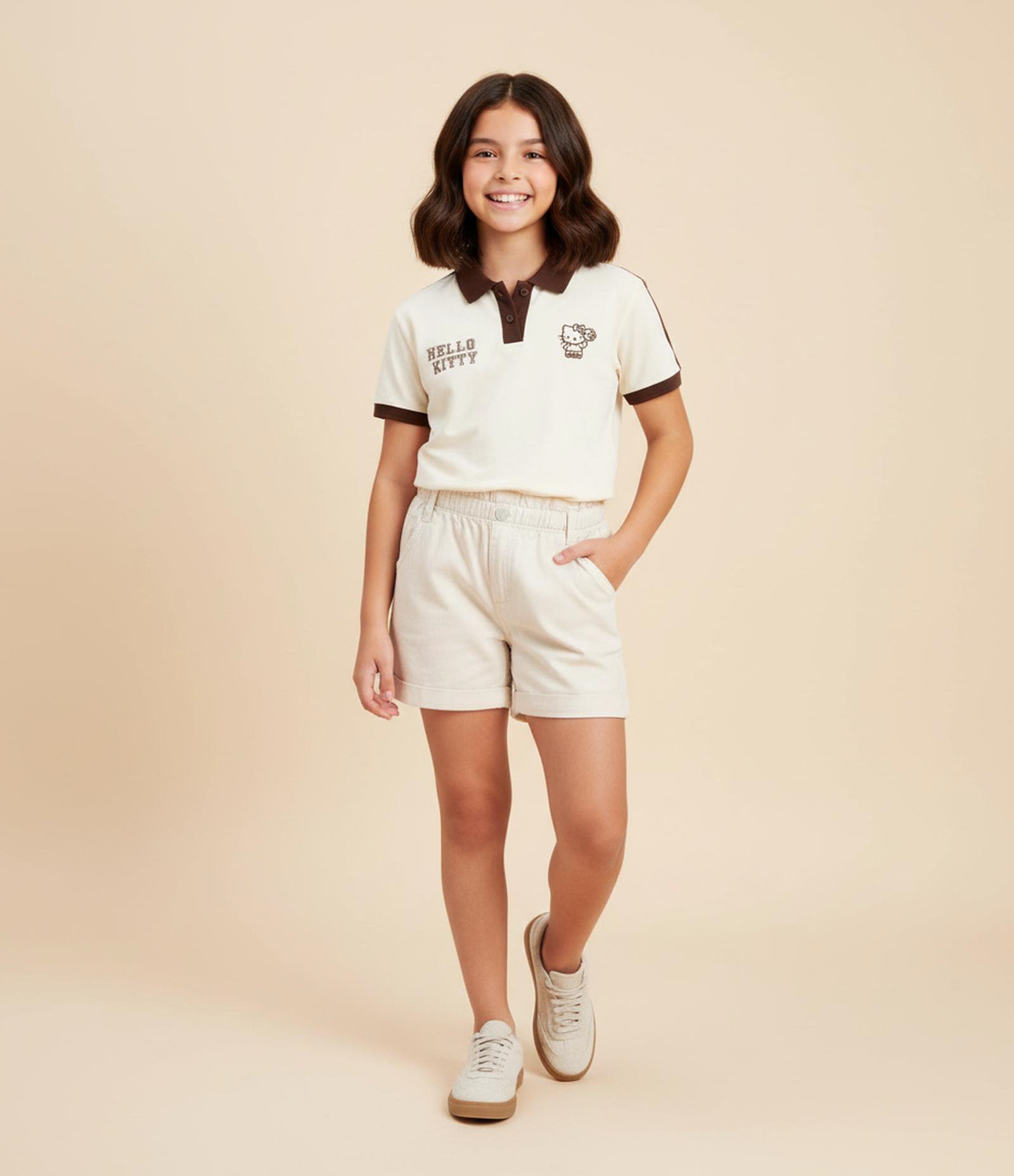 Camiseta Polo Infantil Hello Kitty com Bola de Vôlei - Tam 5 a 14 Anos Bege 1