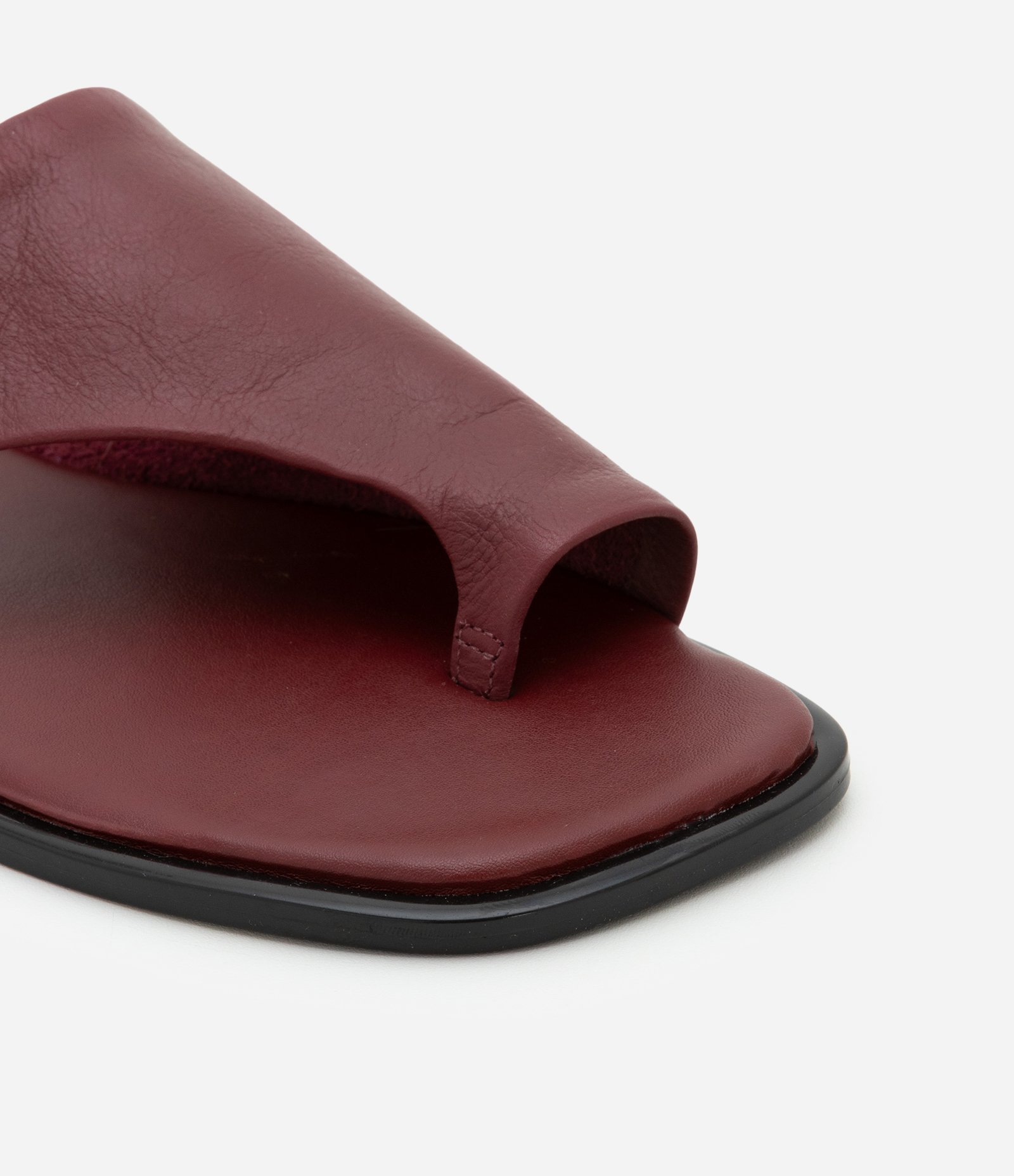 Sandália Rasteirinha Mule em Couro com Cabedal Largo Bordô 3