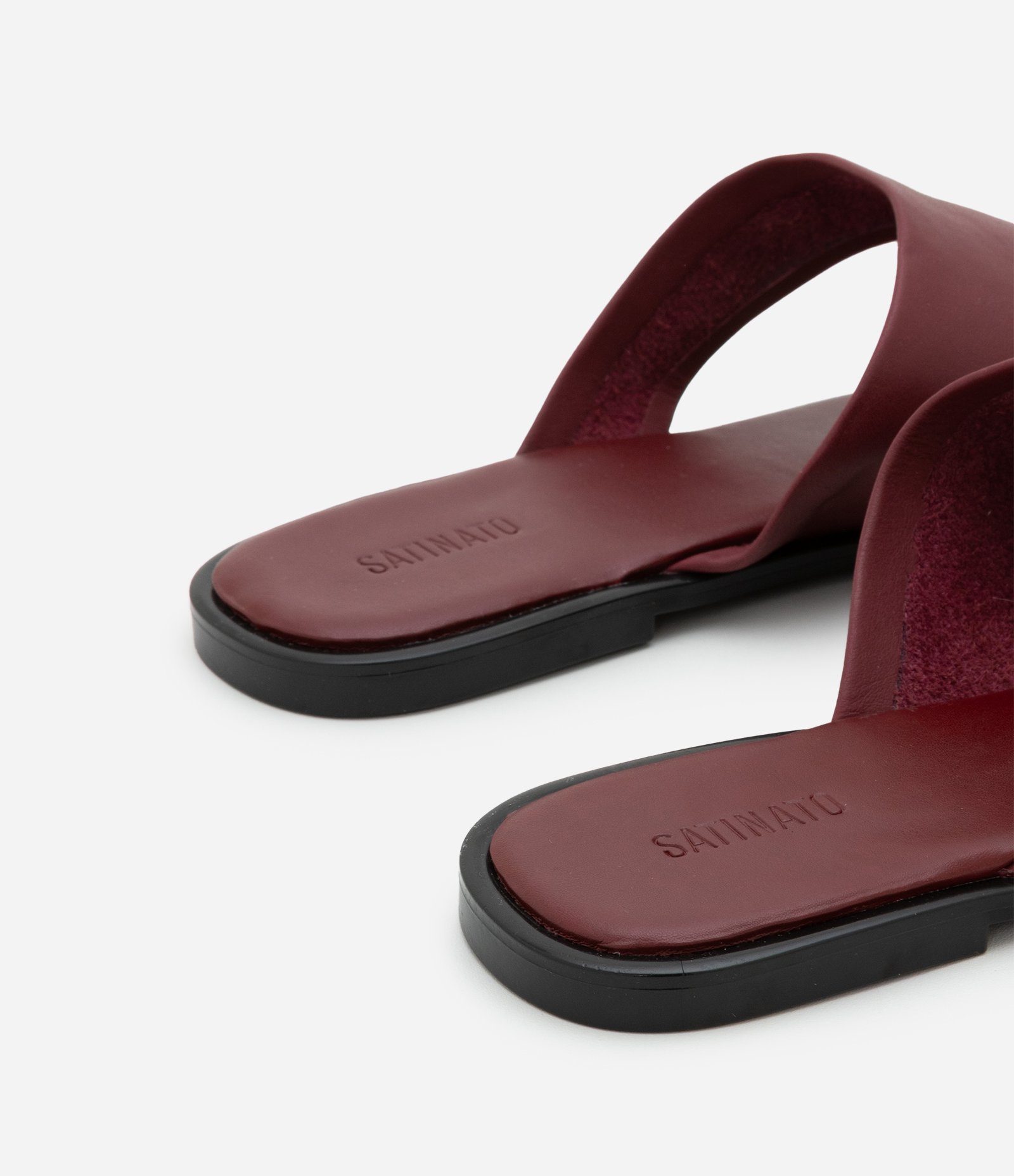 Sandália Rasteirinha Mule em Couro com Cabedal Largo Bordô 4