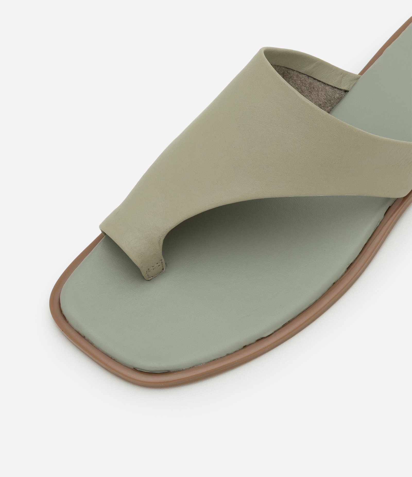 Sandália Rasteirinha Mule em Couro com Cabedal Largo 3