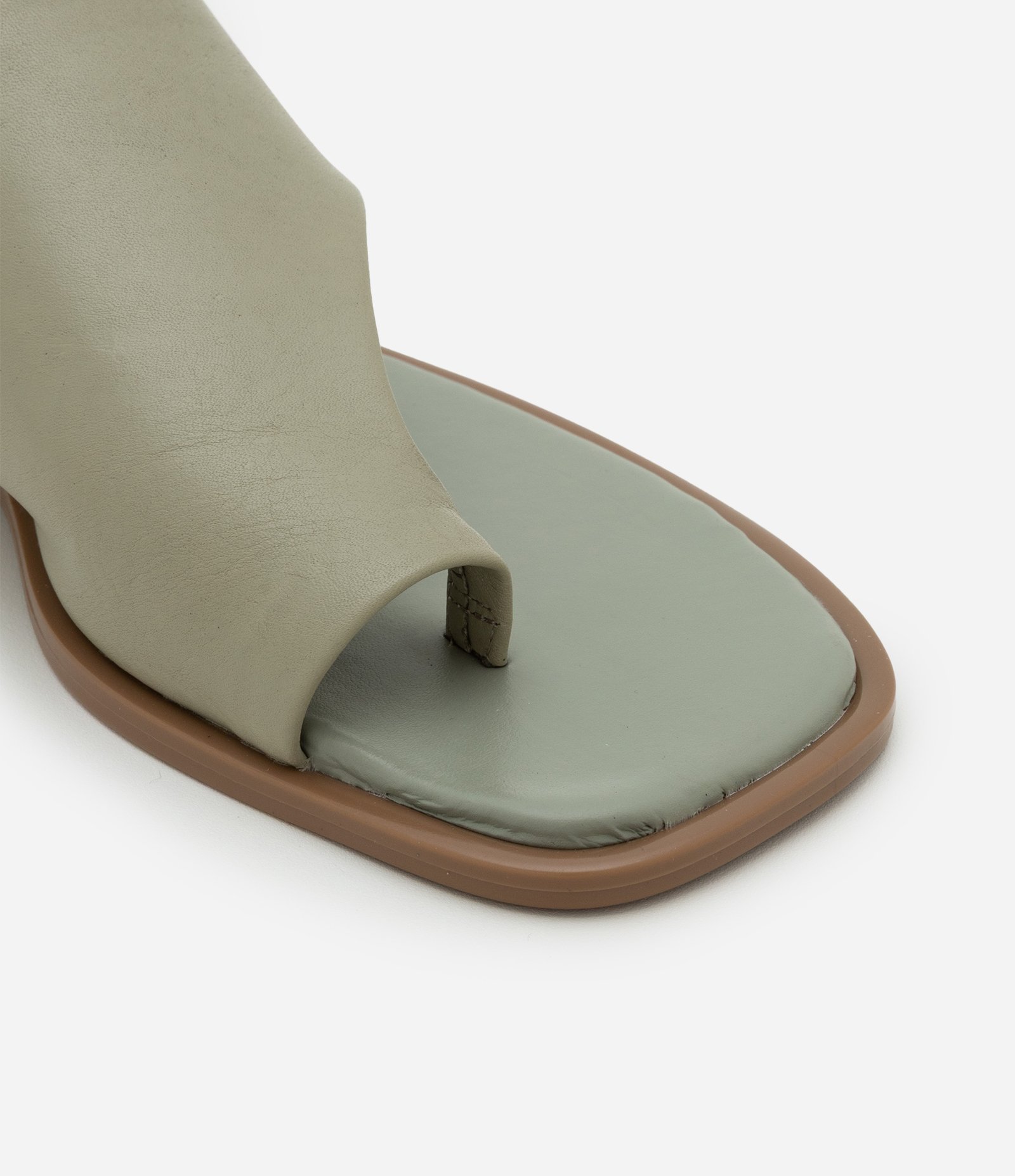 Sandália Rasteirinha Mule em Couro com Cabedal Largo 4