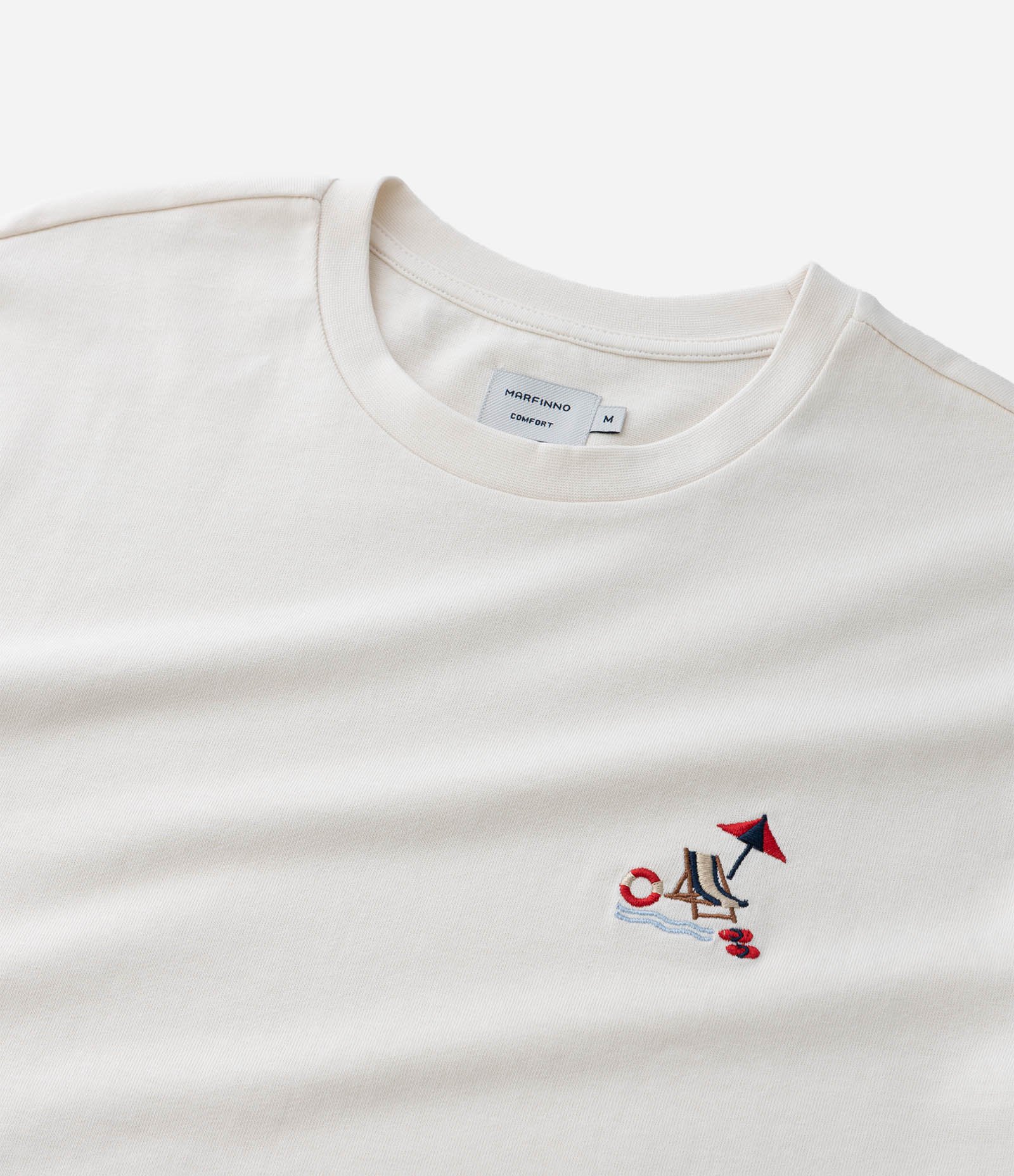 Camiseta Comfort em Algodão com Bordado Cadeira na Praia Branco 3