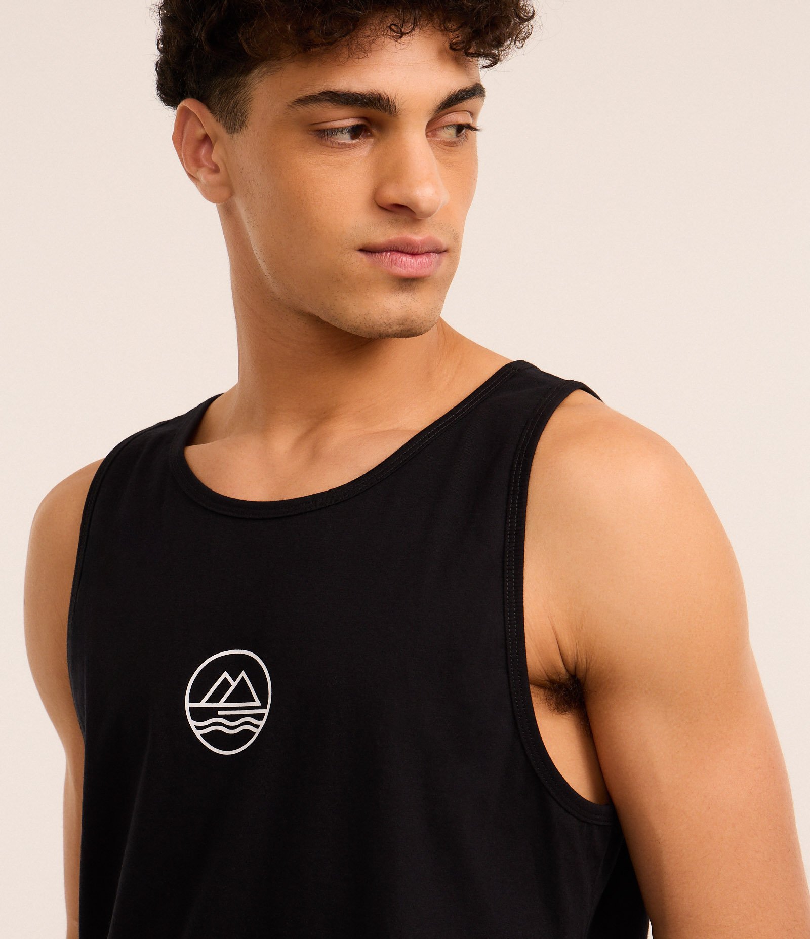 Regata em Algodão com Estampa Geométrica Mar e Montanhas Preto 3