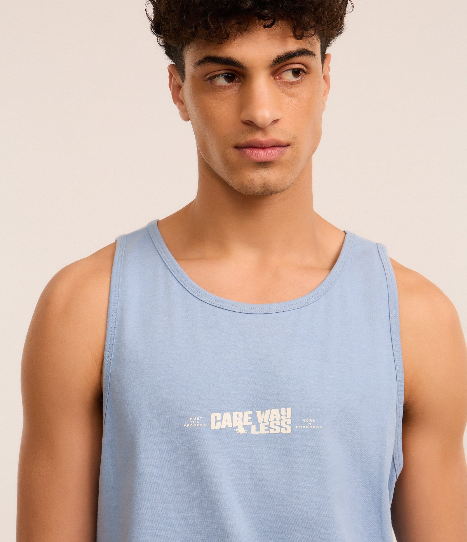 Regata Regular em Algodão com Estampa Lettering Care Way Less Azul 4
