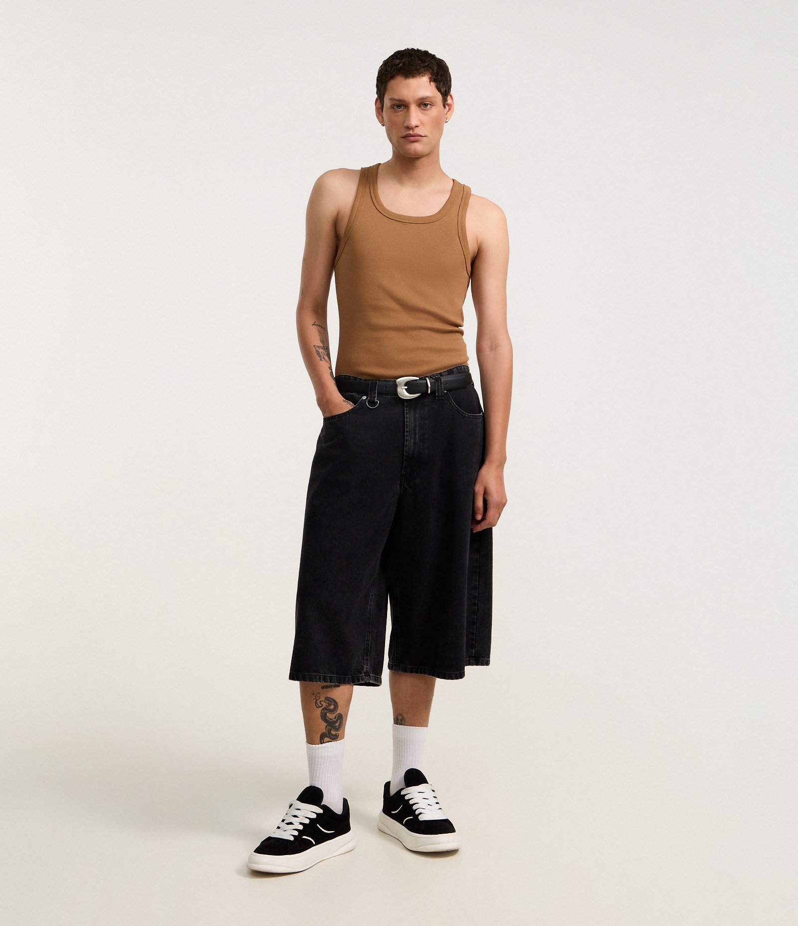 Regata Regular Básica em Ribana de Algodão Marrom 2