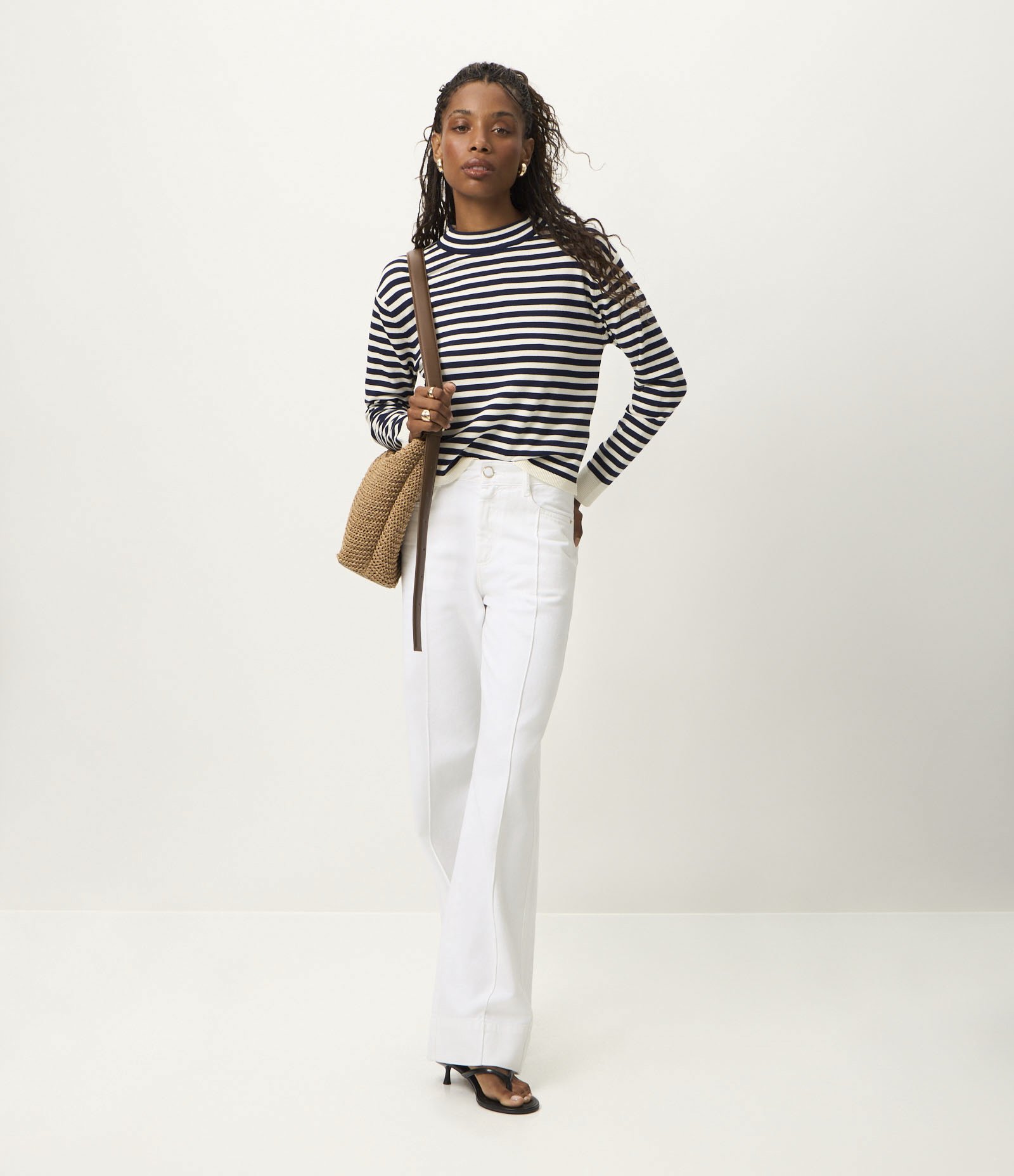 Blusa Listrada em Tricô com Gola Redonda Preto/Branco 2