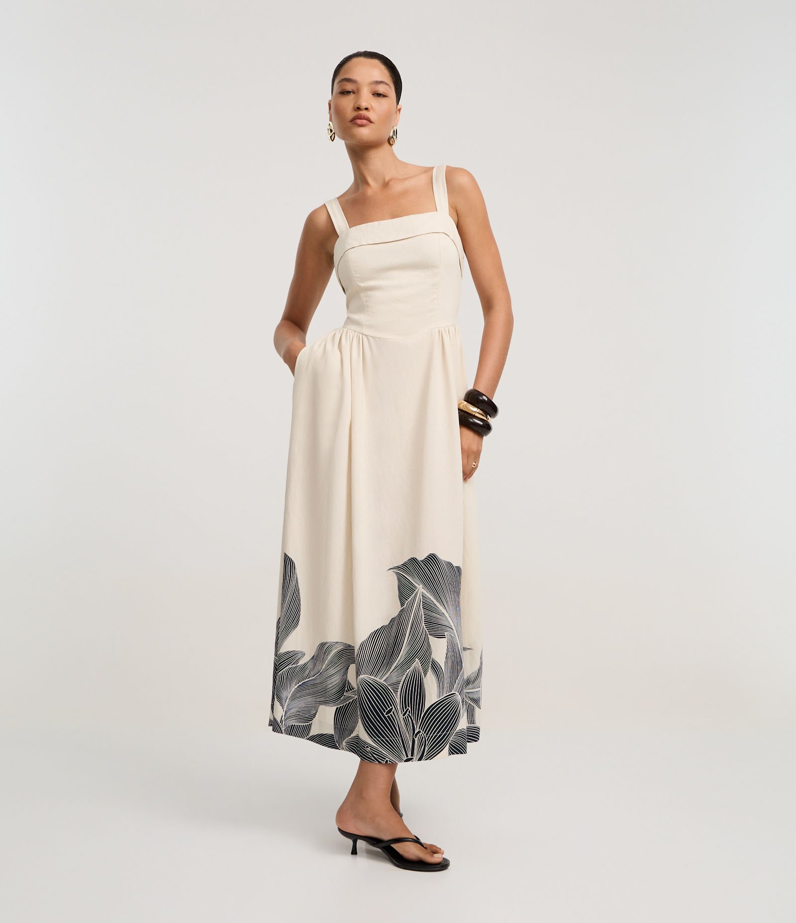 Vestido Evasê Midi em Viscolinho com Estampa Floral e Folhagem Bege 2