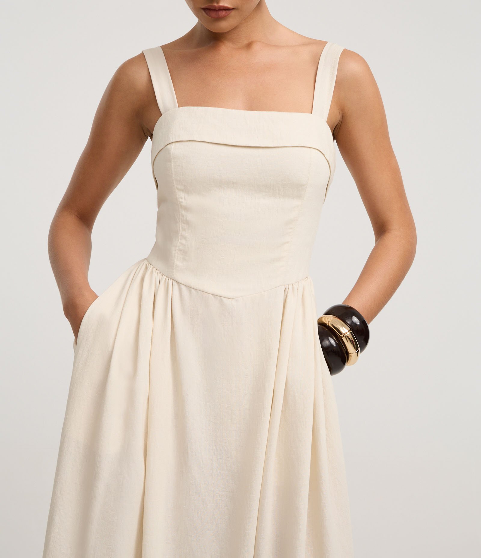 Vestido Evasê Midi em Viscolinho com Estampa Floral e Folhagem Bege 4