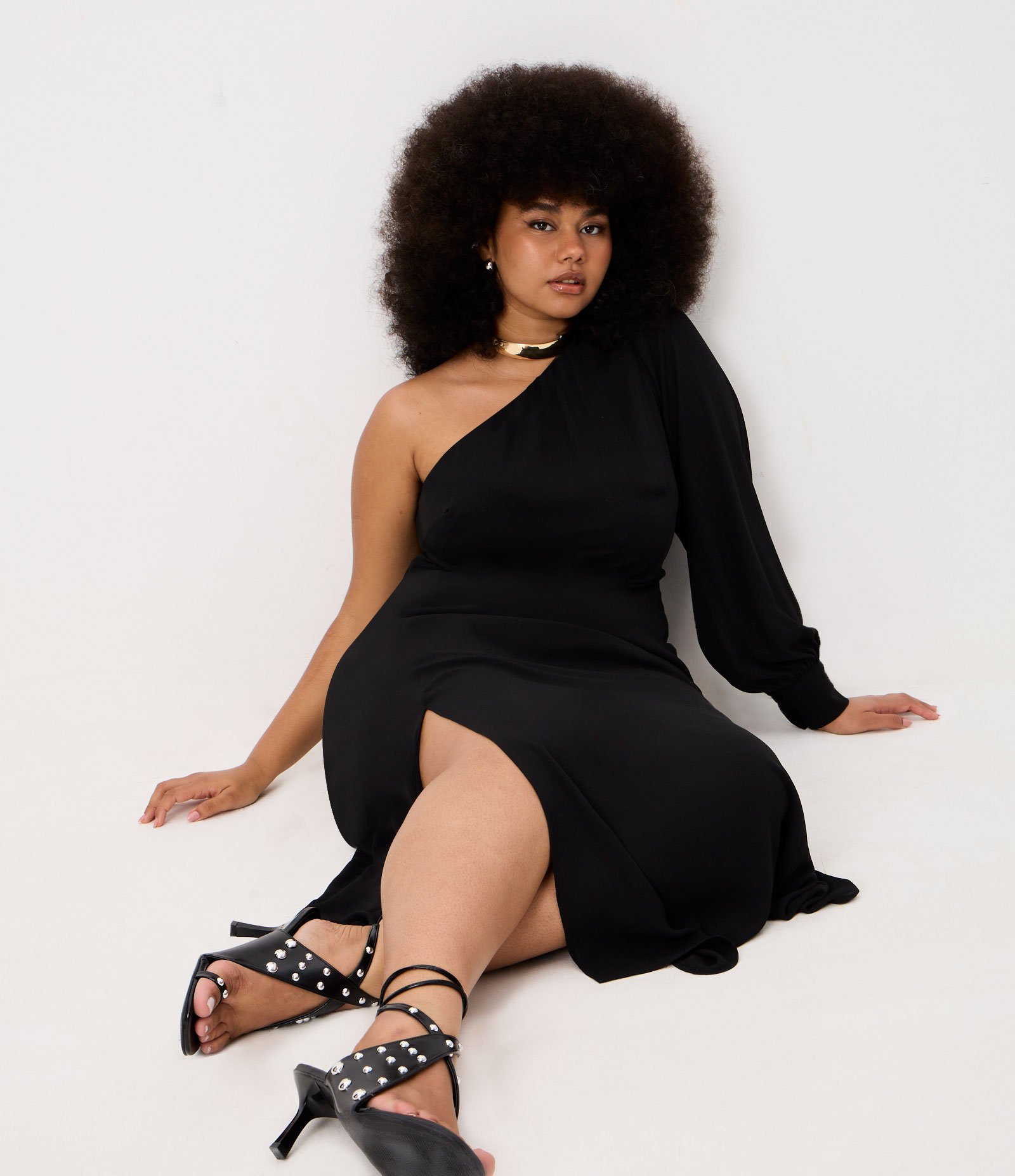 Vestido Ombro Só em Crepe com Fenda Curve & Plus Size Preto 1