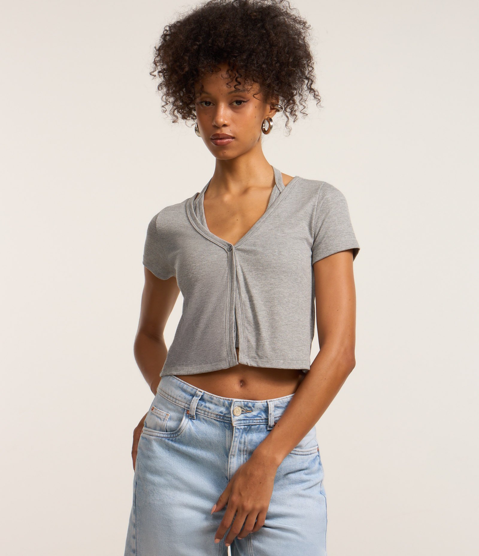 Blusa em Ribana com Sobreposição e Abotoamento Frontal Cinza 2