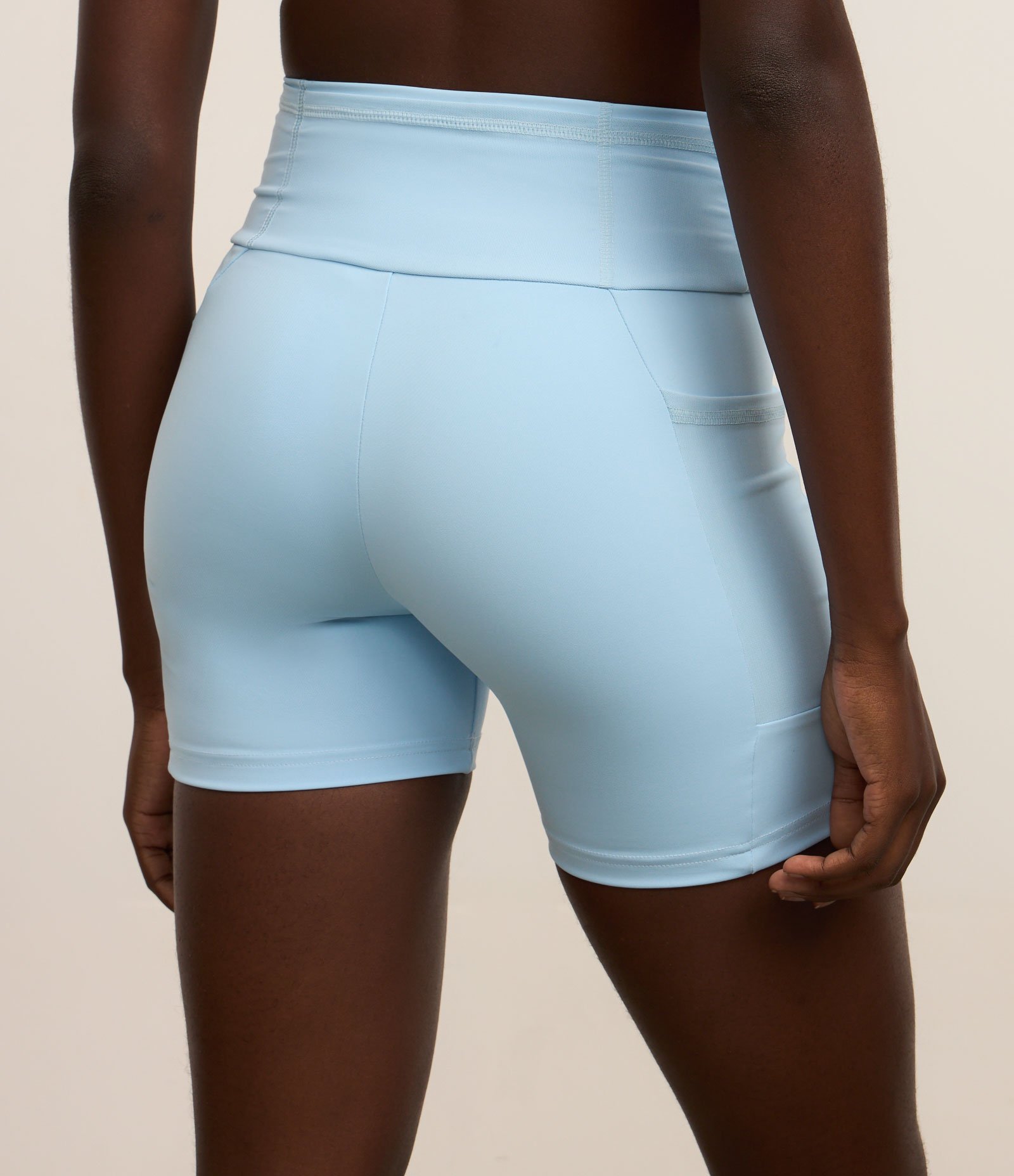 Bermuda Esportiva em Microfibra com Bolsos e Cós em Tule Azul 4