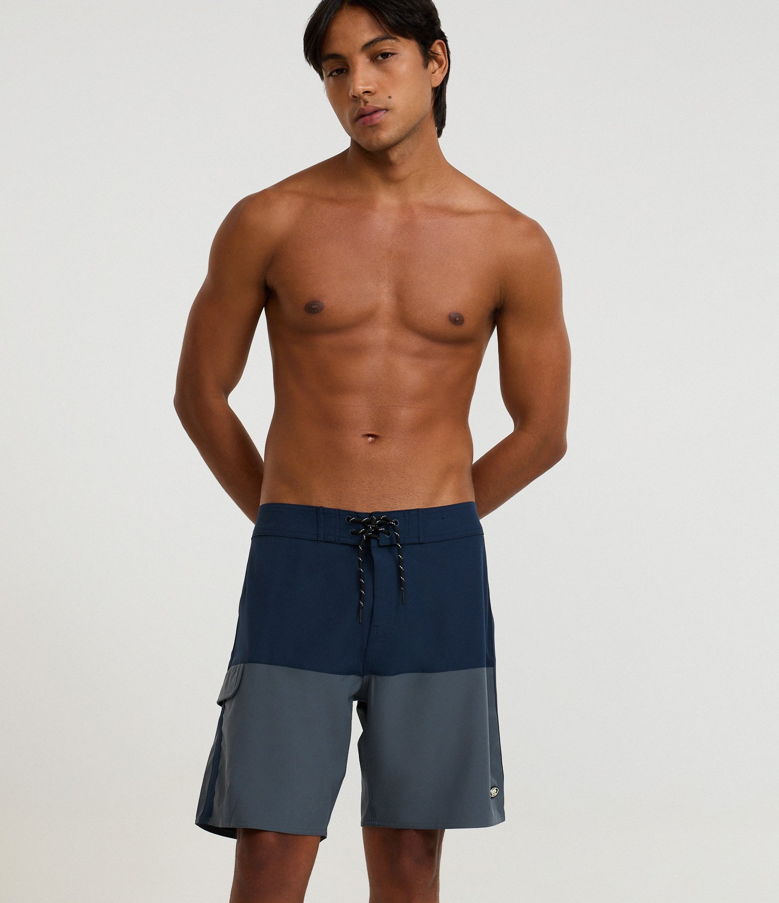 Bermuda de Banho em Microfibra com Recortes e Bolsos Azul Noturno 1