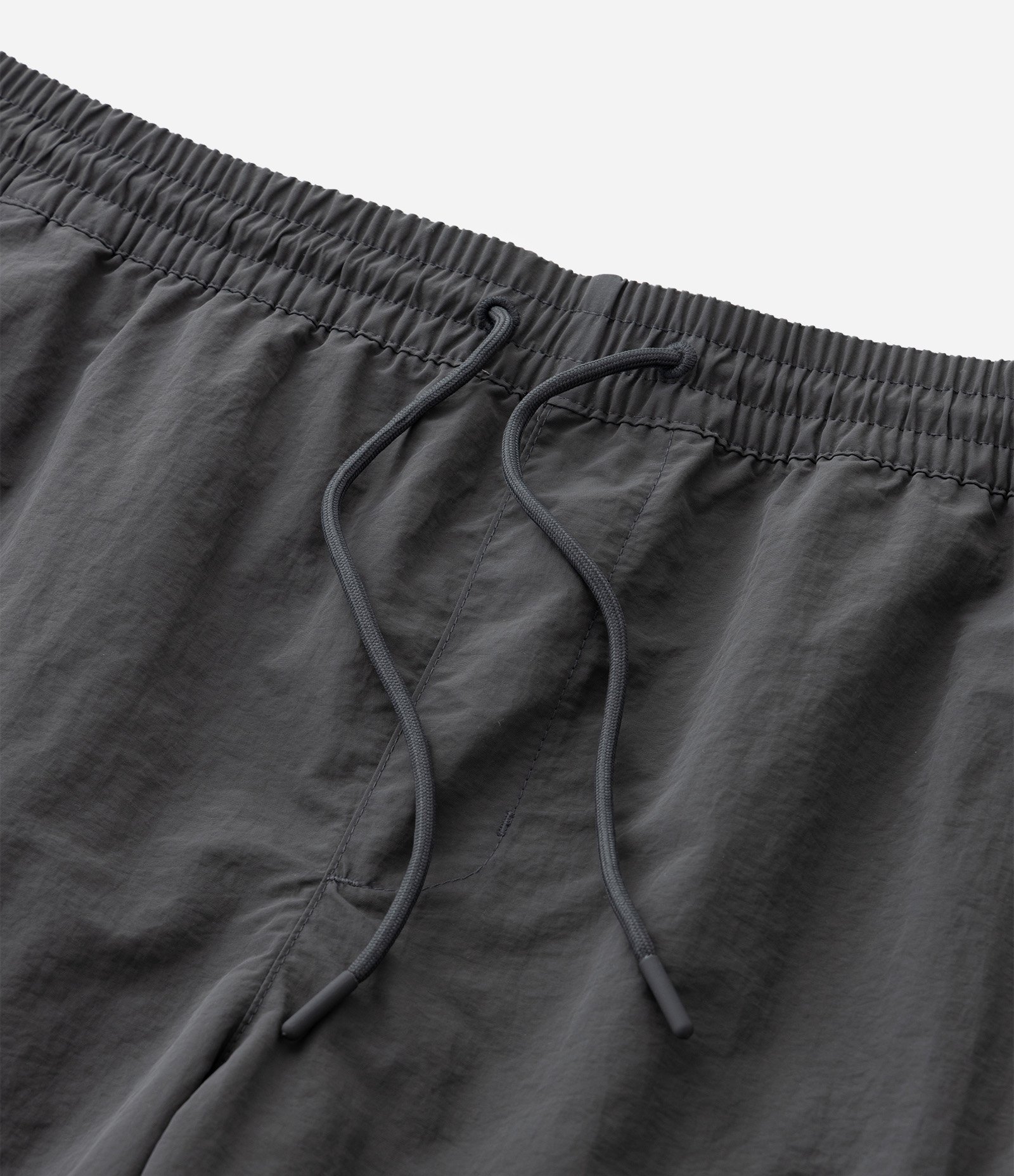 Bermuda Cargo Lisa em Tecido Tecnológico Cinza 8