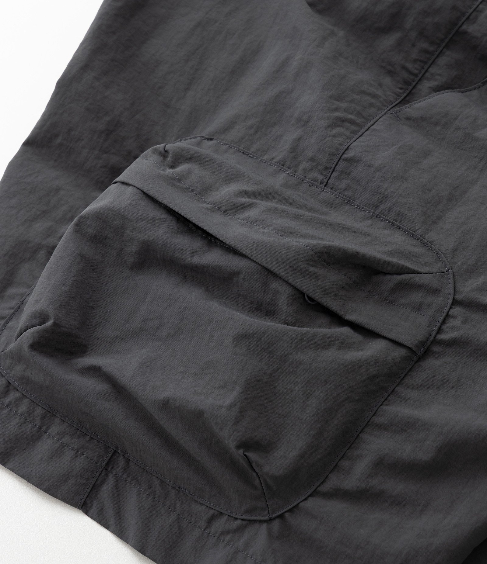 Bermuda Cargo Lisa em Tecido Tecnológico Cinza 10