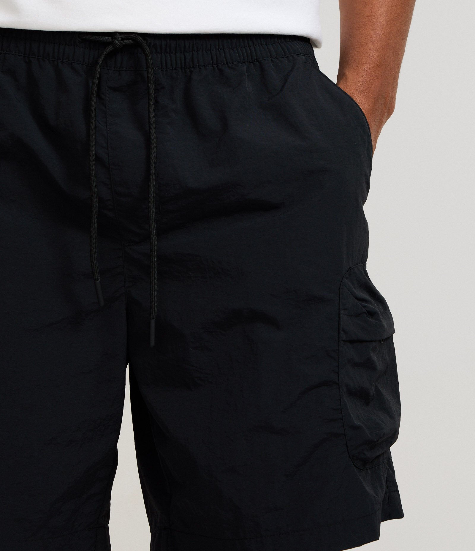 Bermuda Cargo Lisa em Tecido Tecnológico Cinza 4