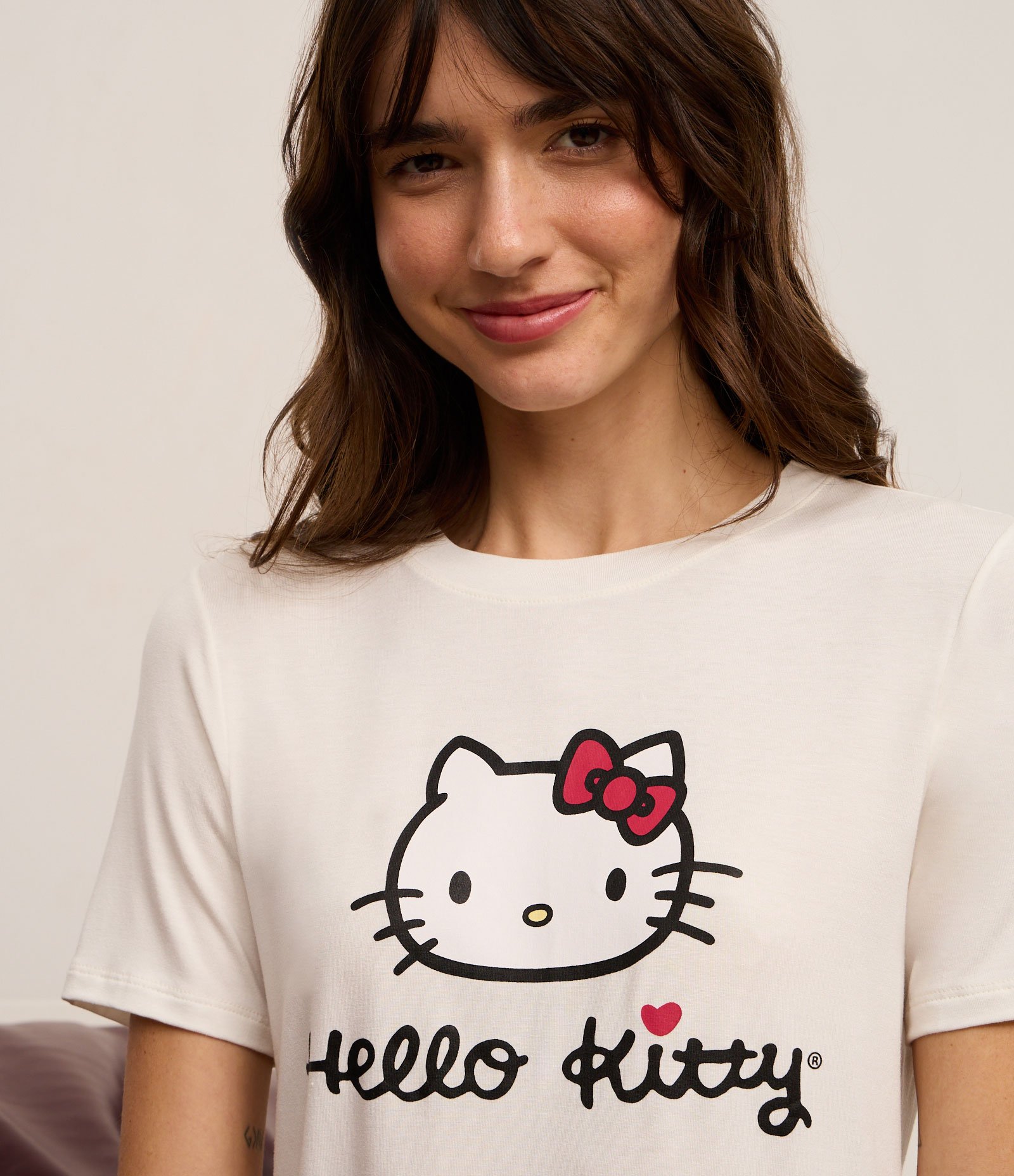 Pijama Short Doll em Viscose com Estampa Hello Kitty e Short Xadrez Branco 2