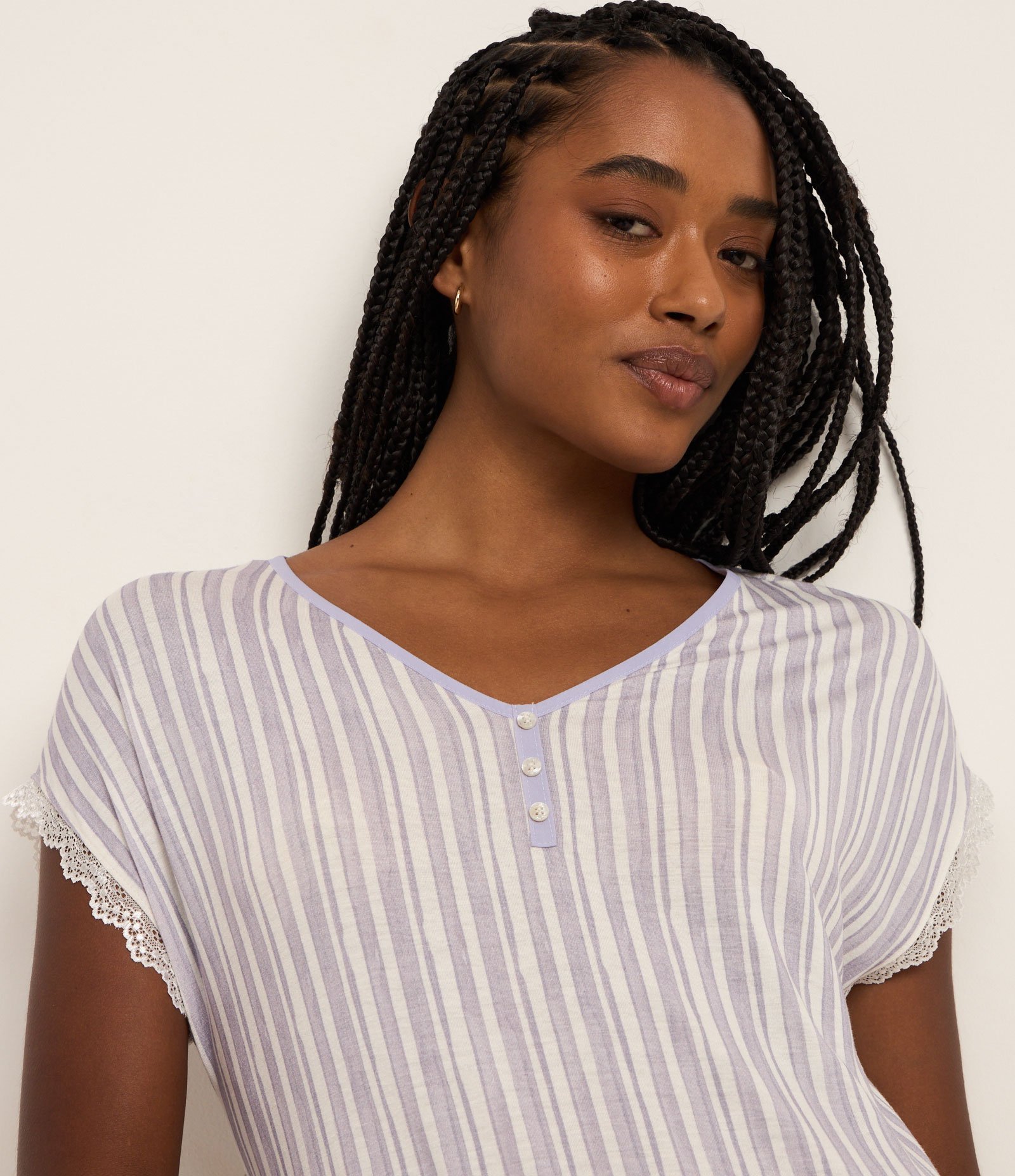 Camisola em Viscose com Estampa Listrada e Rendinha na Manga Lilás 2