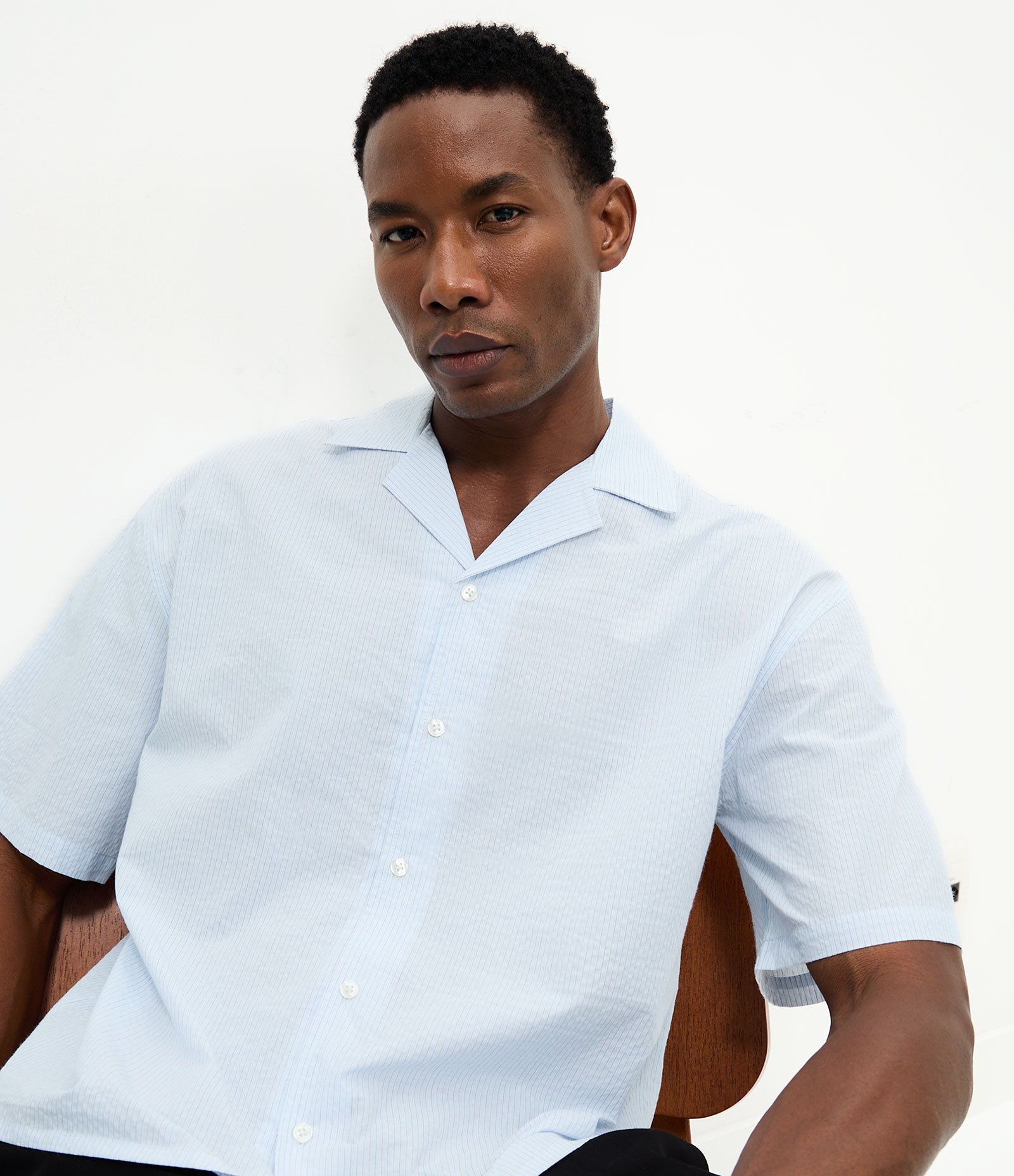 Camisa Boxy em Algodão com Textura e Listras Fio Tinto Cinza Claro 1