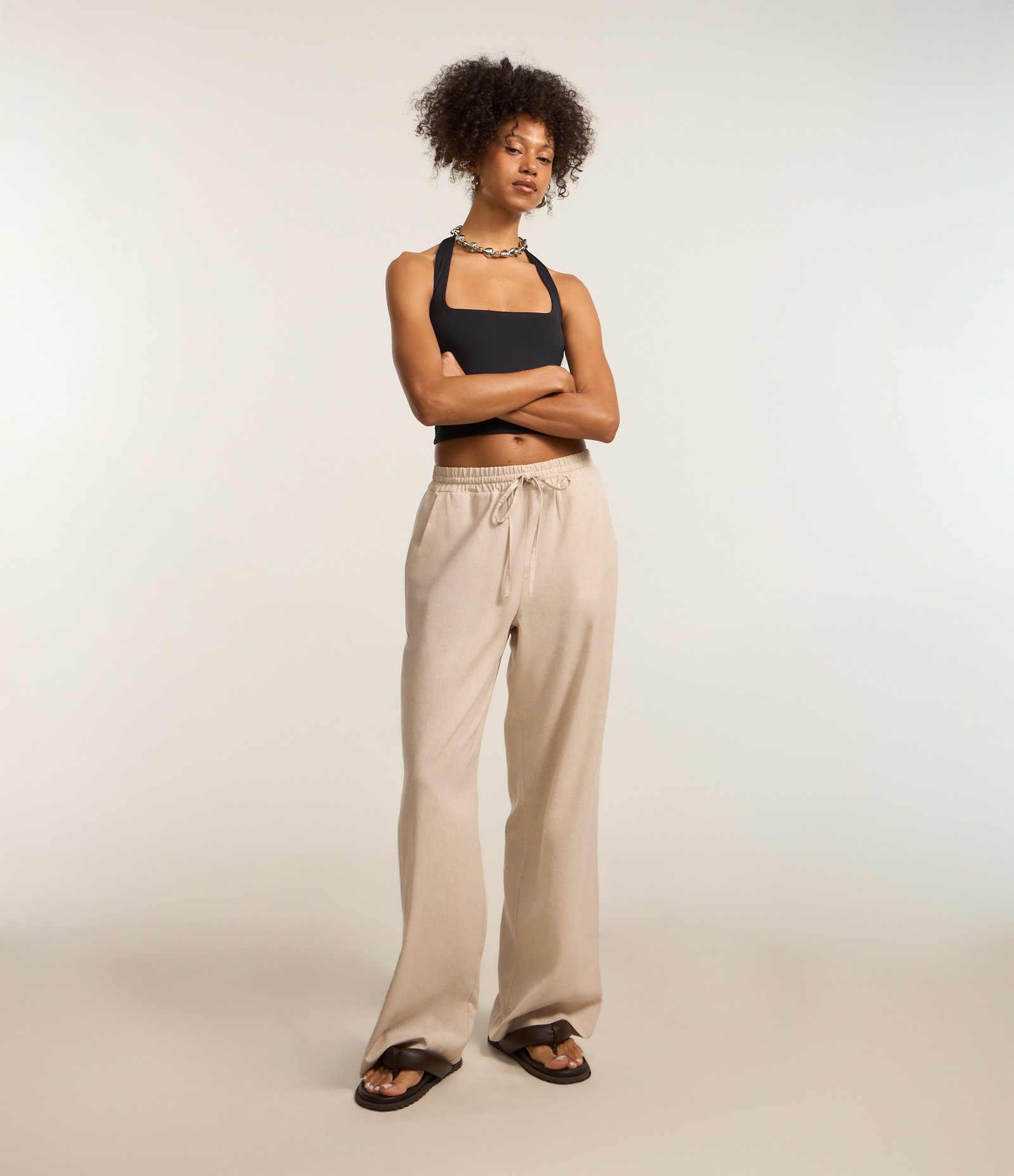 Calça Fuída em Viscolinho com Cós Elástico e Bolsos Bege 1