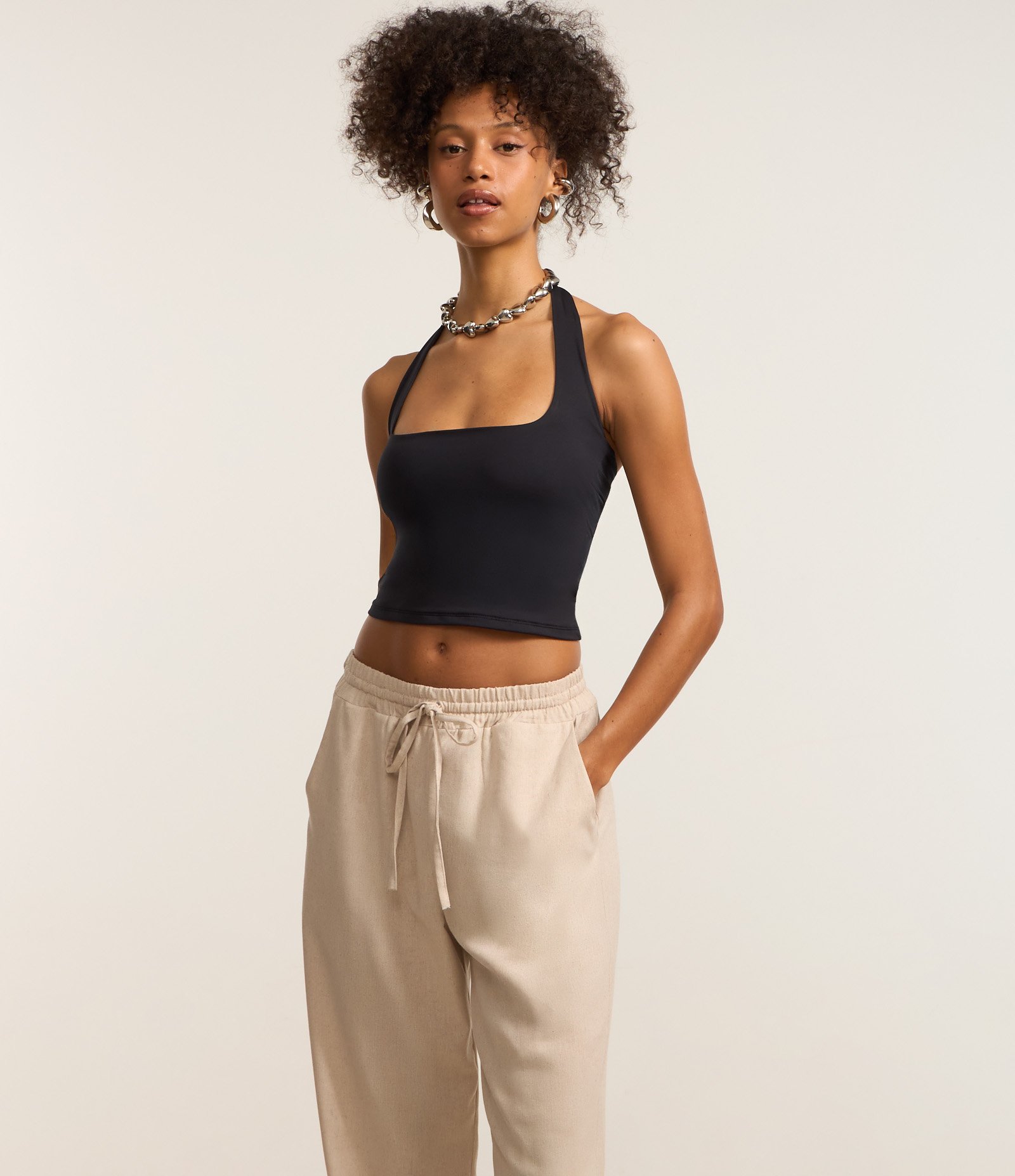 Calça Fuída em Viscolinho com Cós Elástico e Bolsos Bege 2