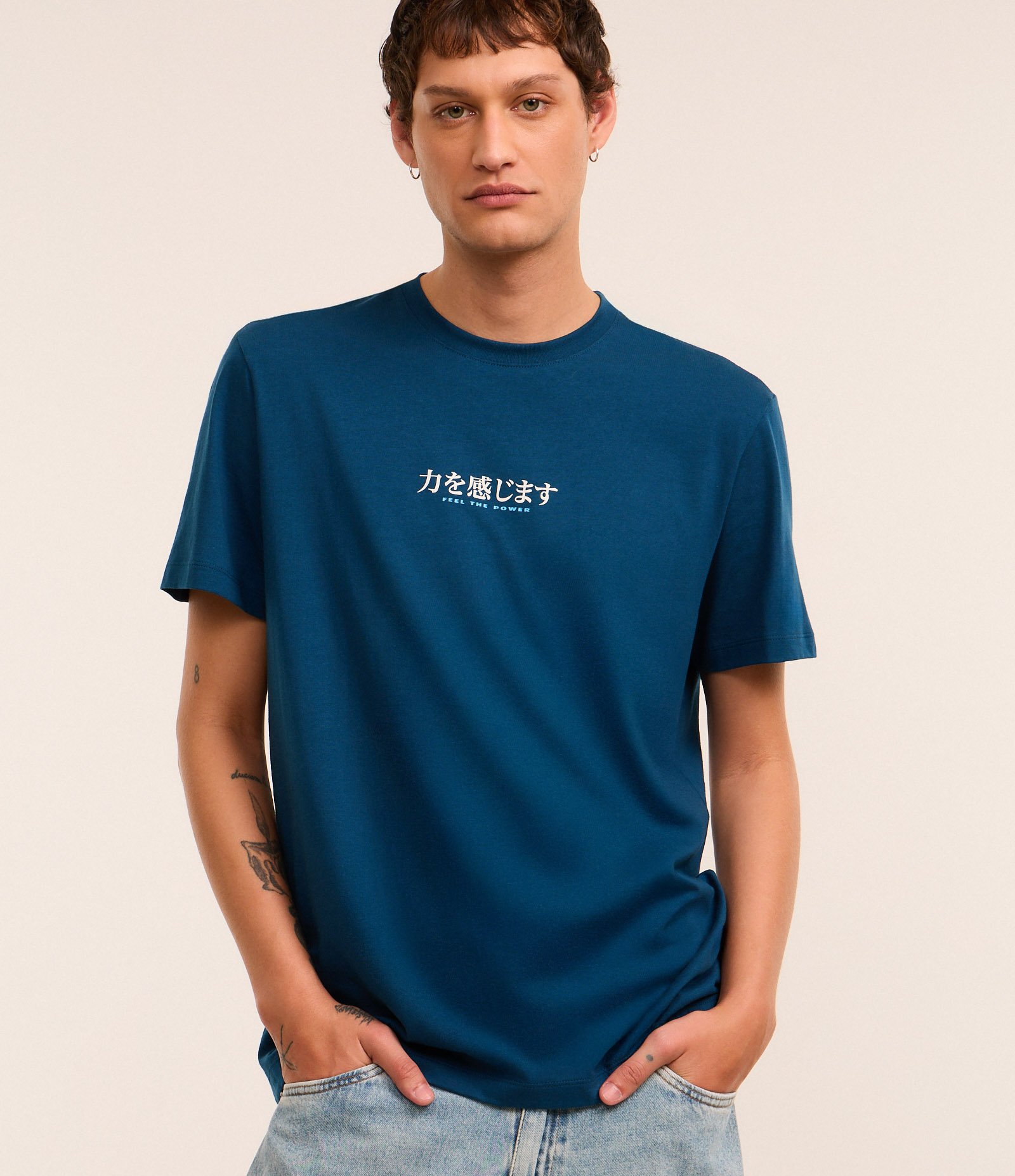 Camiseta Comfort em Algodão com Estampa de Carpa Oriental Azul 2