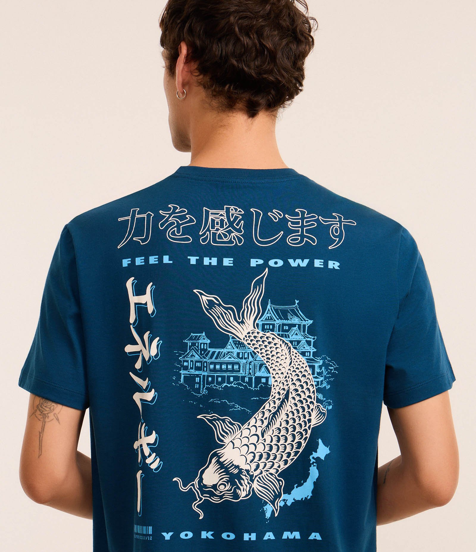 Camiseta Comfort em Algodão com Estampa de Carpa Oriental Azul 1