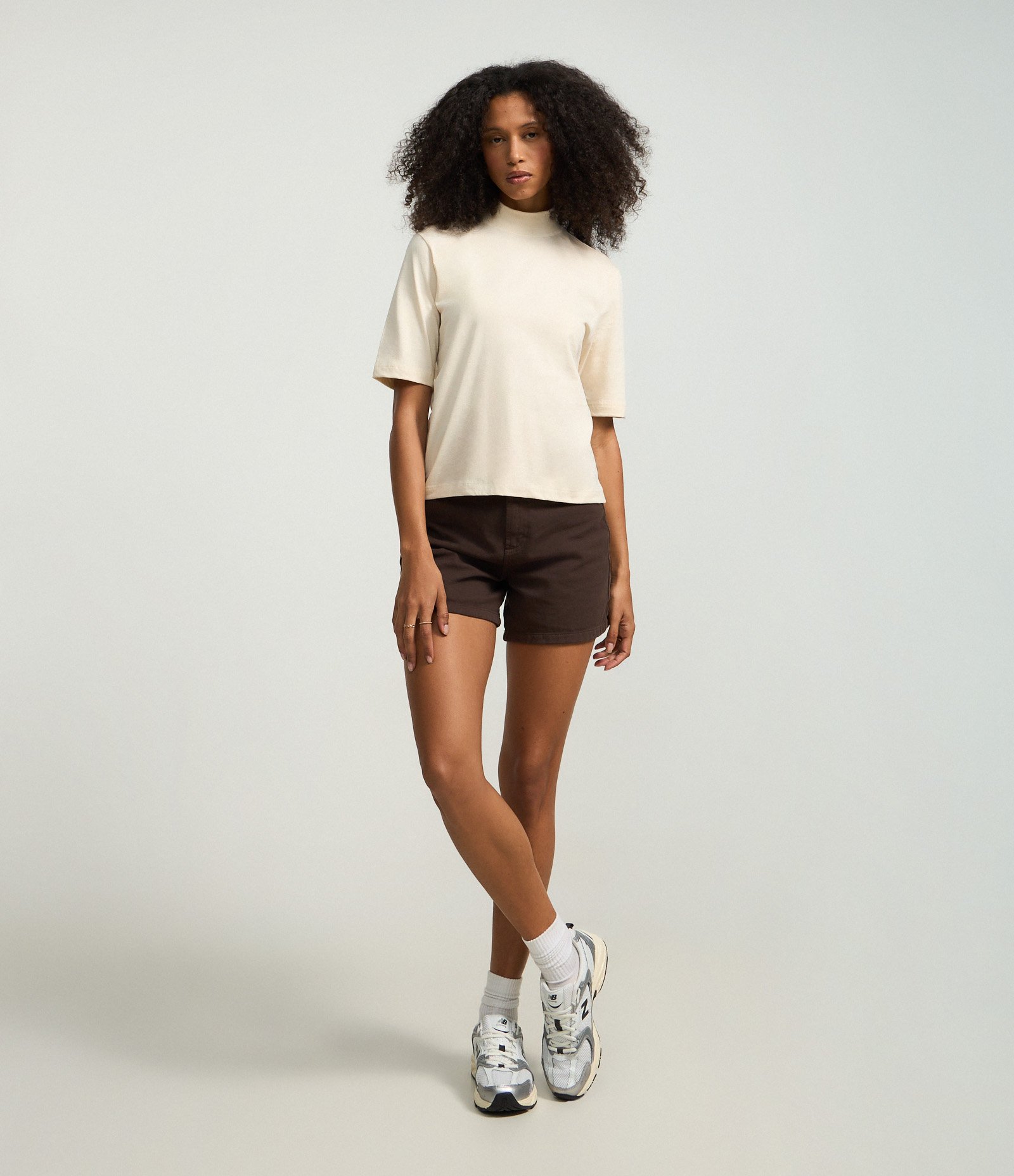 Camiseta em Algodão com Golinha Bege 2