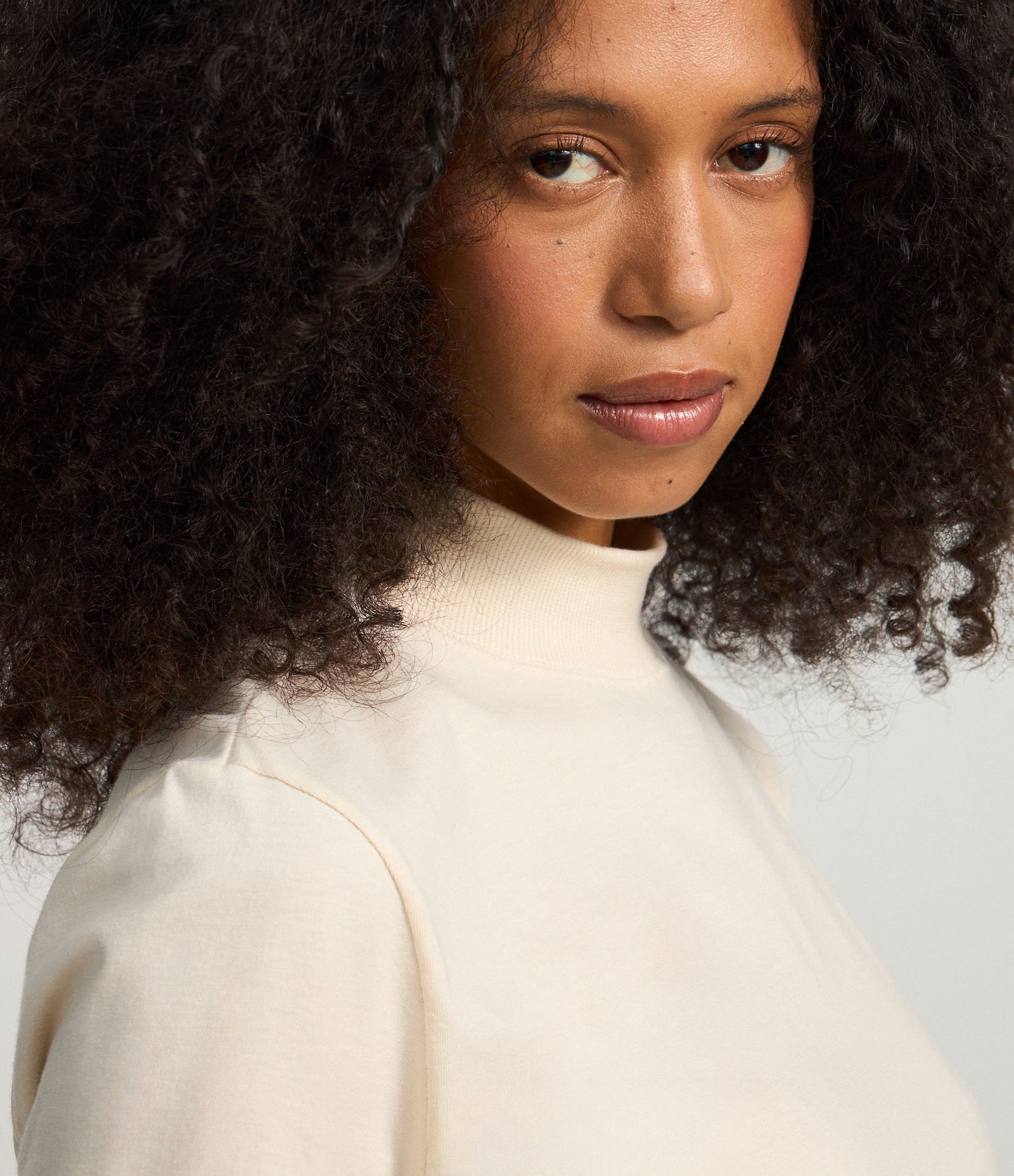 Camiseta em Algodão com Golinha Bege 3