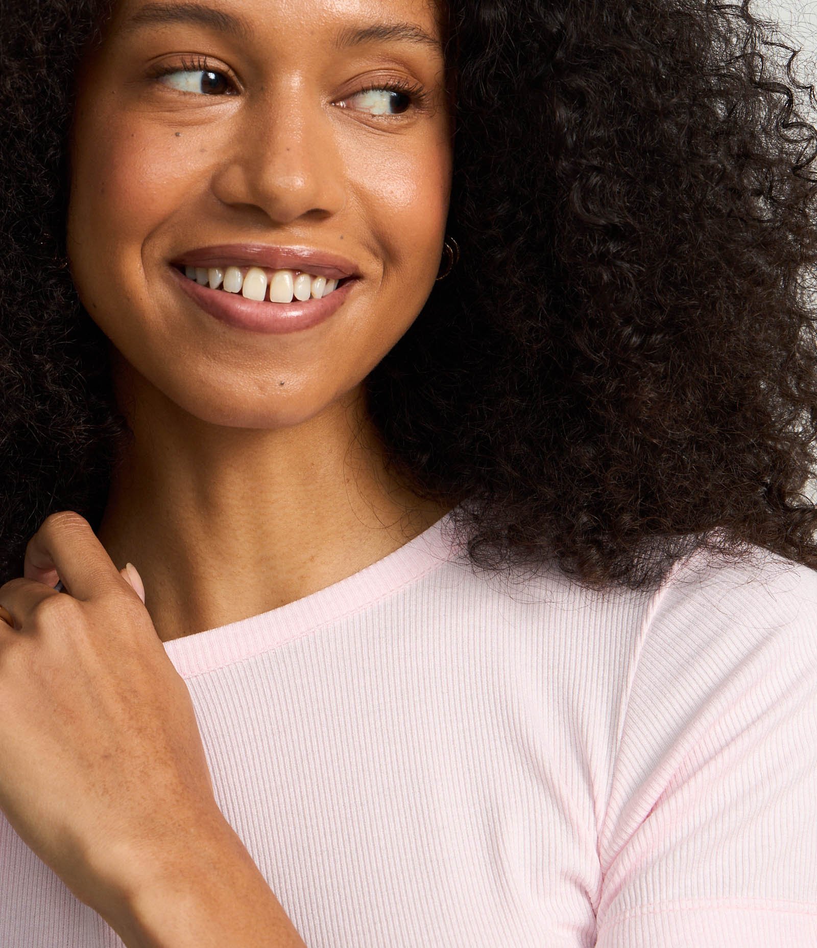 Blusa Básica Texturizada em Viscose com Acabamento Frufru Rosa Claro 4