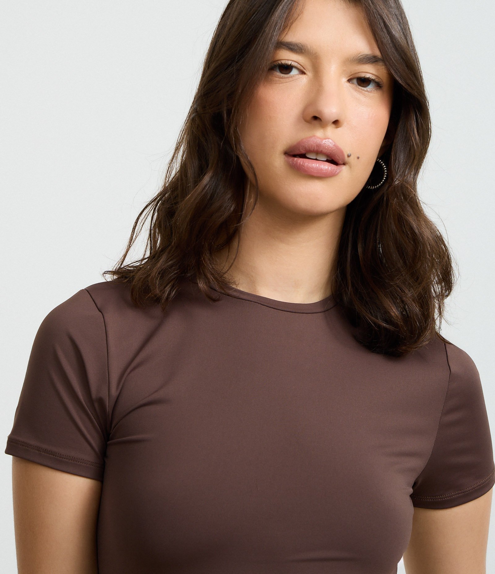 Blusa Alongada em Poliamida Básica Marrom 3