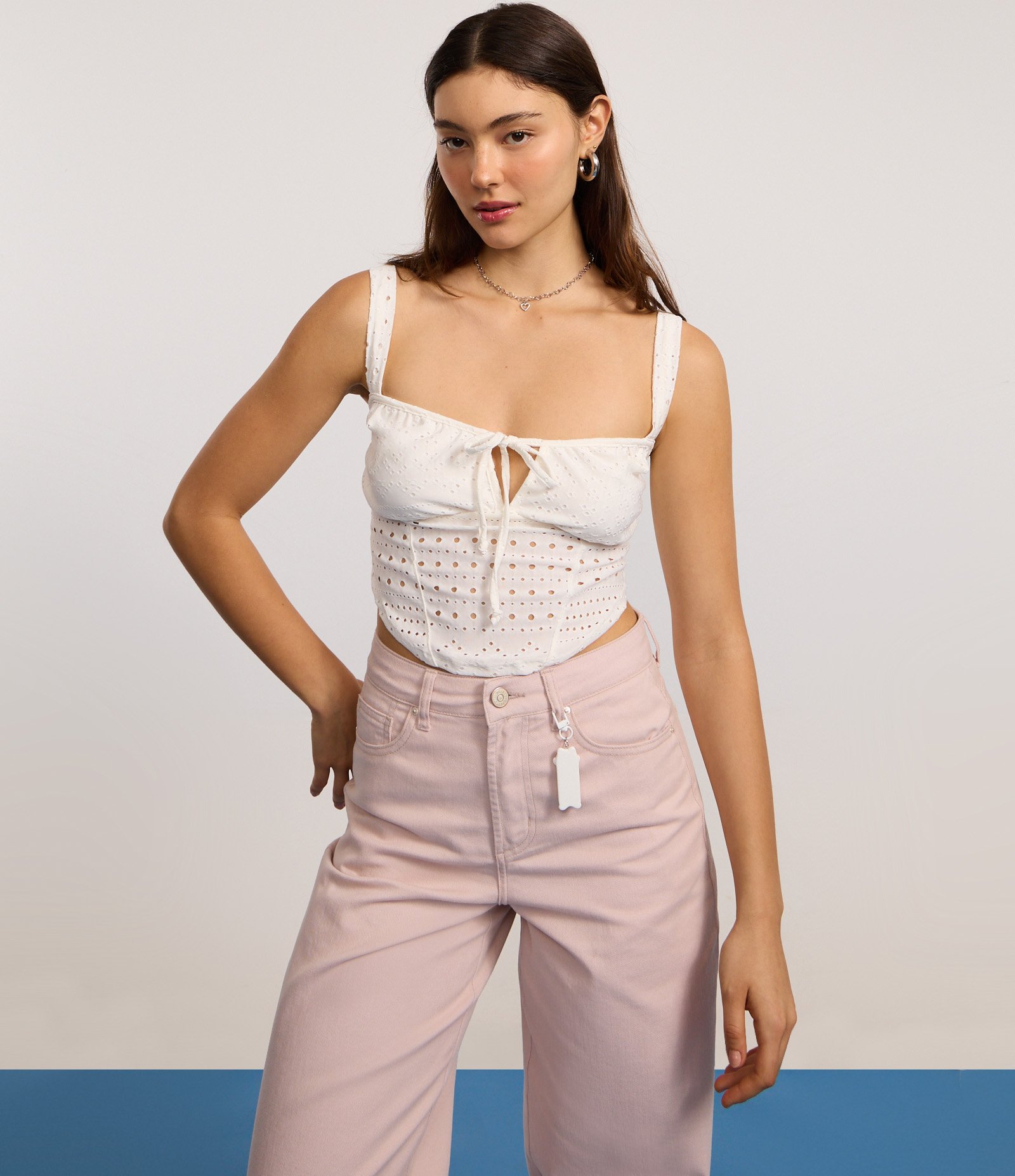 Blusa Top com Detalhe de Amarração Vazado e Texturizada Branco 4