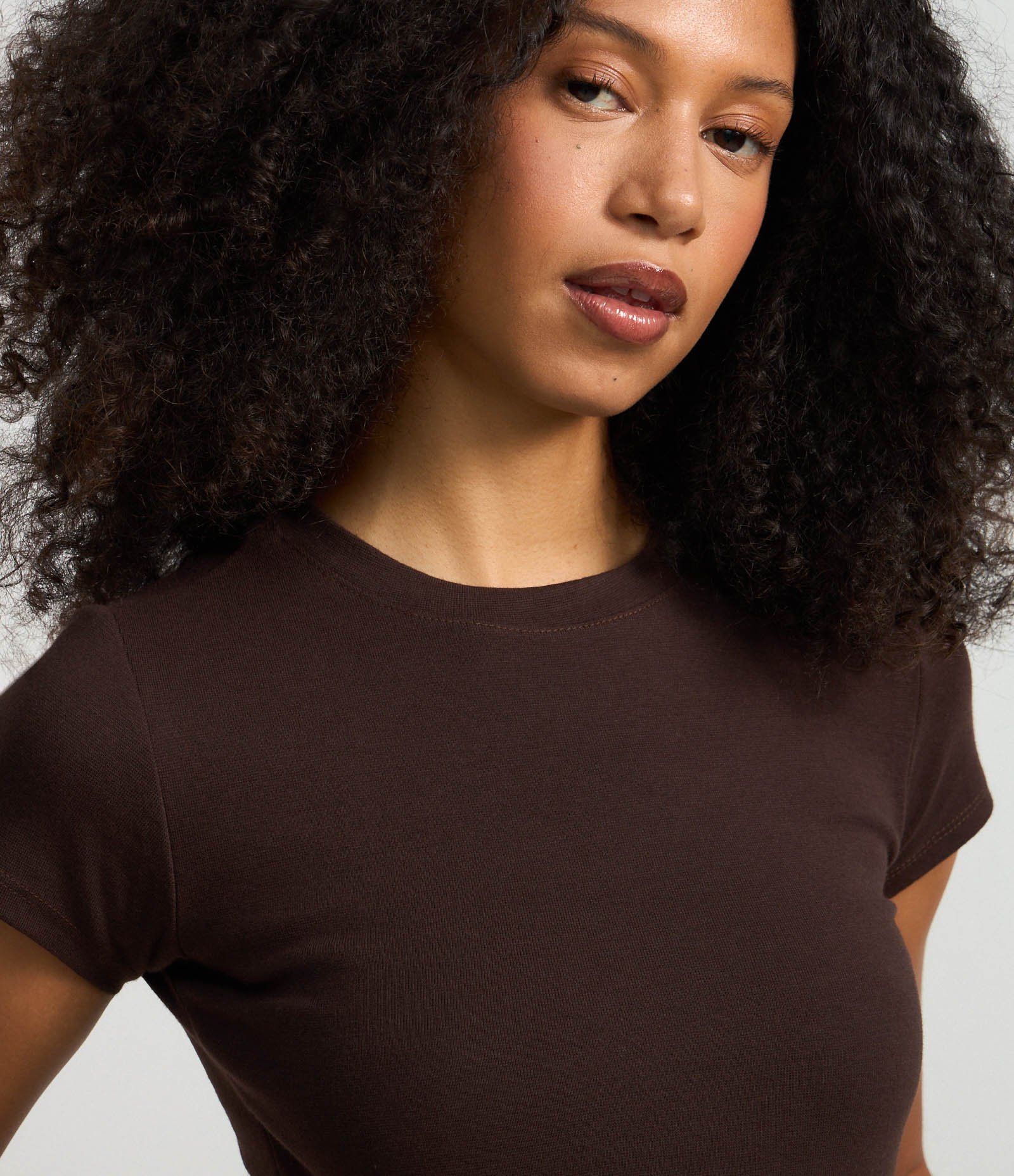 Blusa Básica Justinha e Alongada em Ribana Marrom Escuro 4