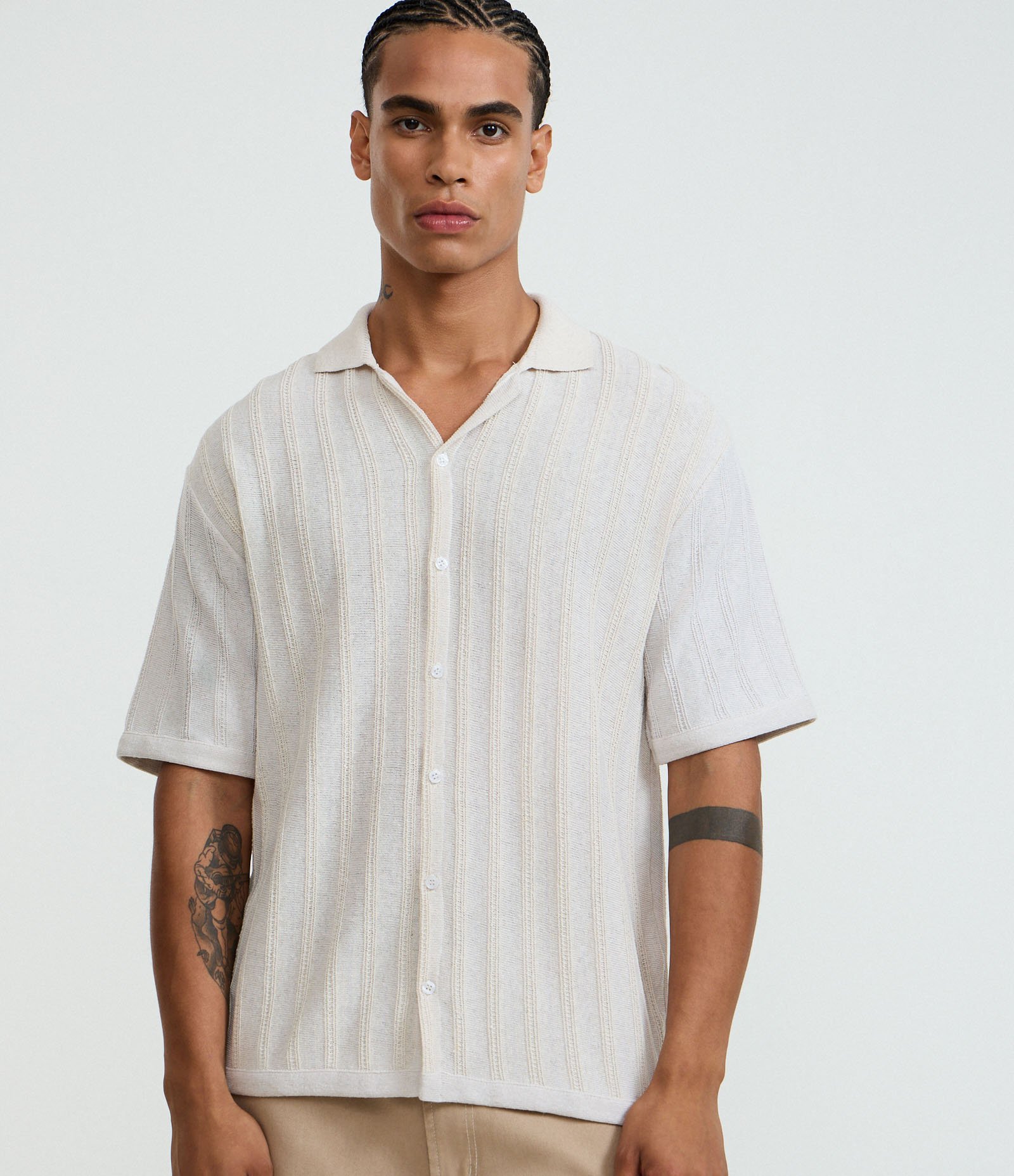 Camisa Boxy em Tricot Liso com Gola Bowling Bege 1