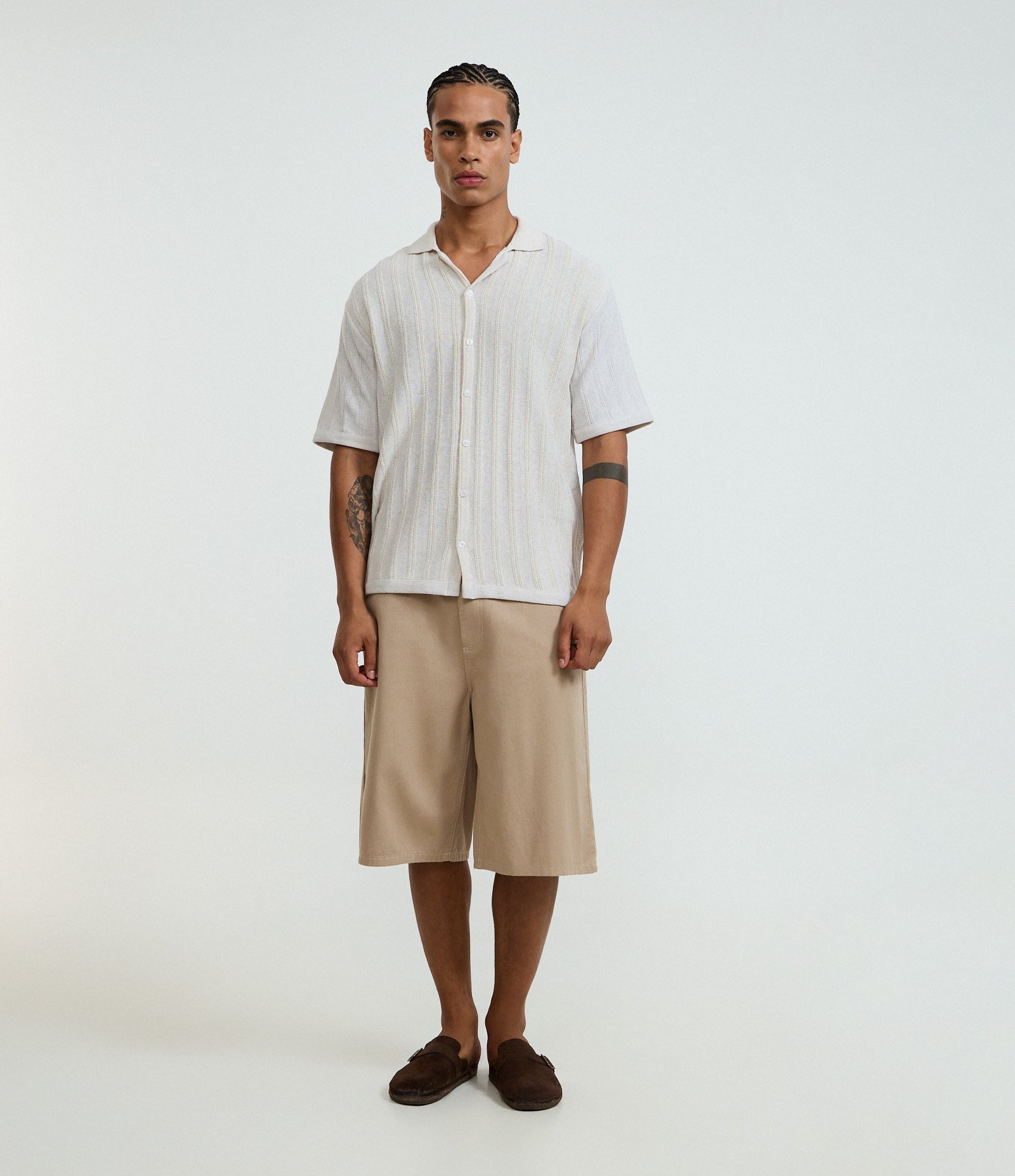 Camisa Boxy em Tricot Liso com Gola Bowling Bege 2